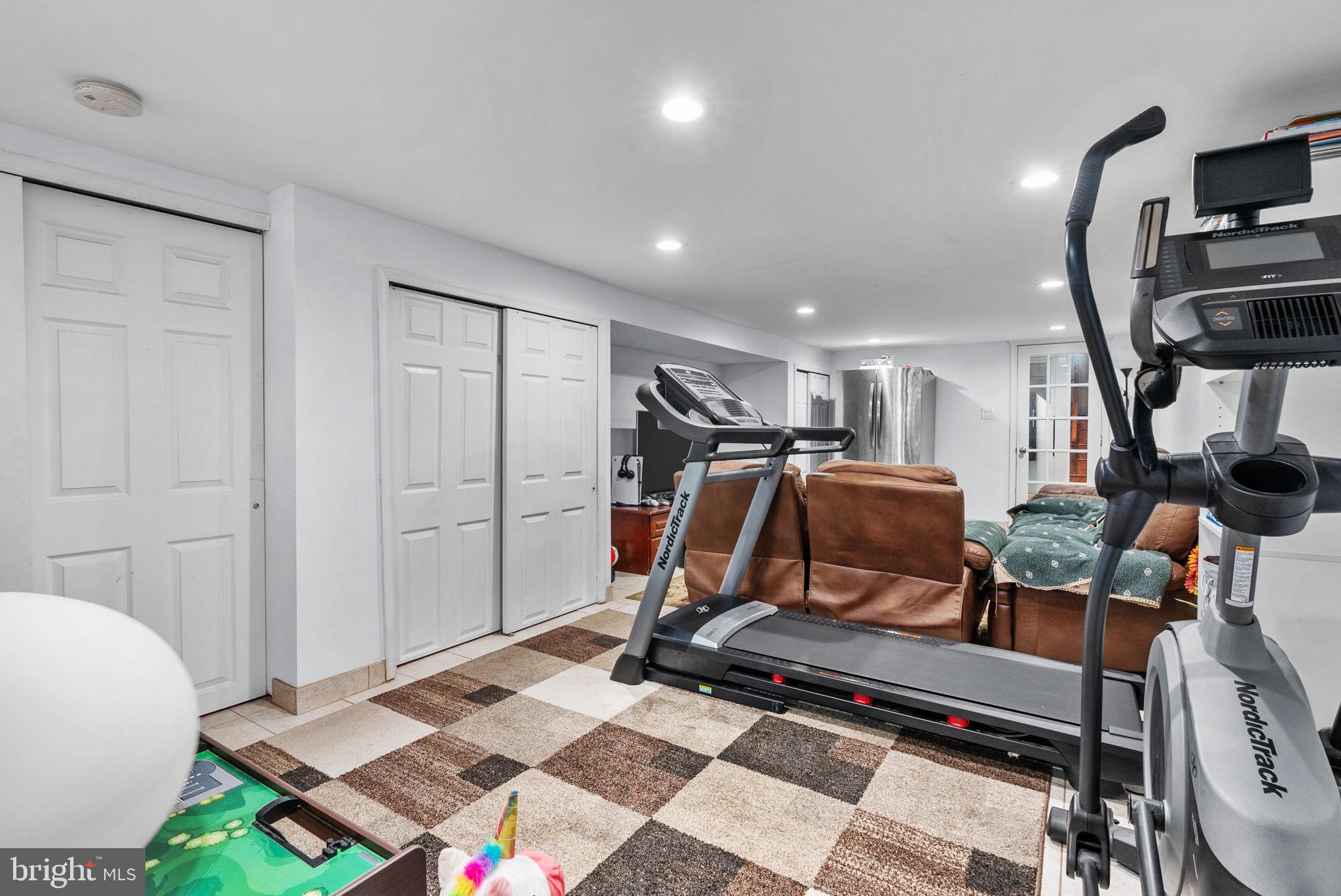 MAYFAIR (WEST) - Residential