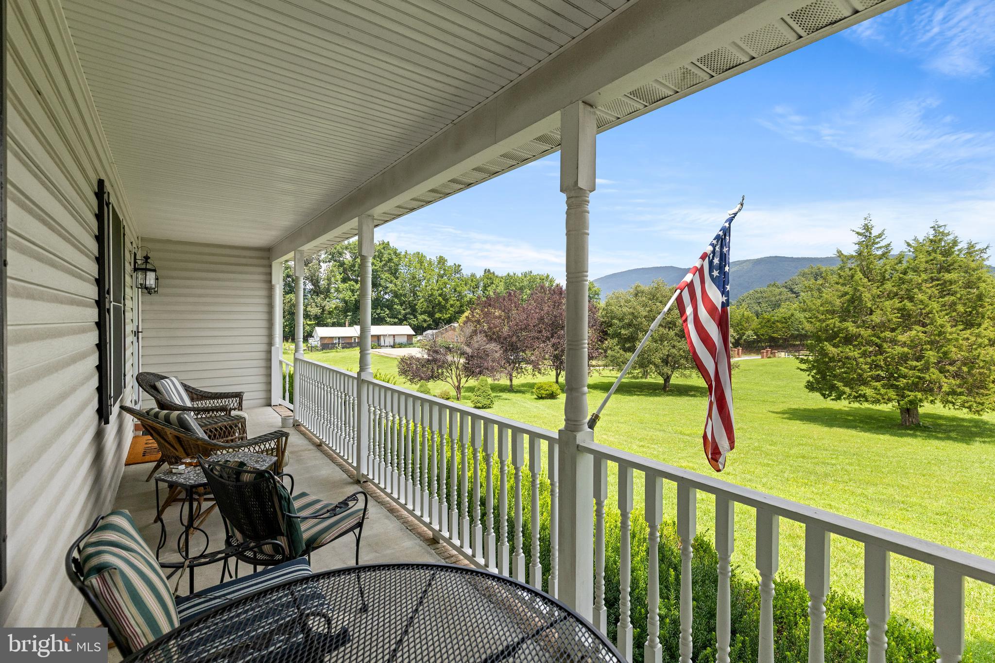 40 MEADOWBROOK COURT