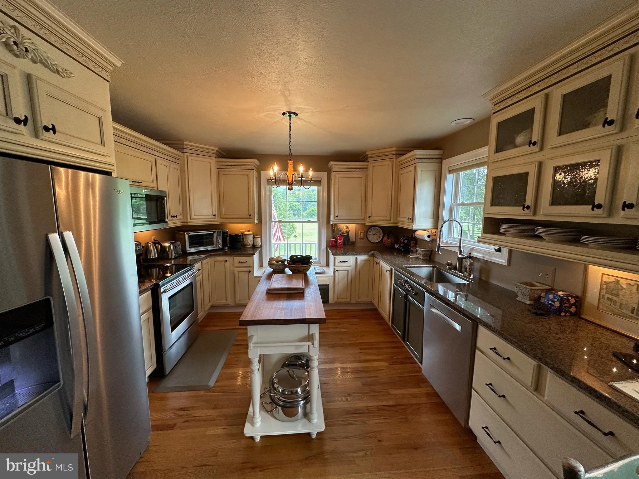 40 MEADOWBROOK COURT