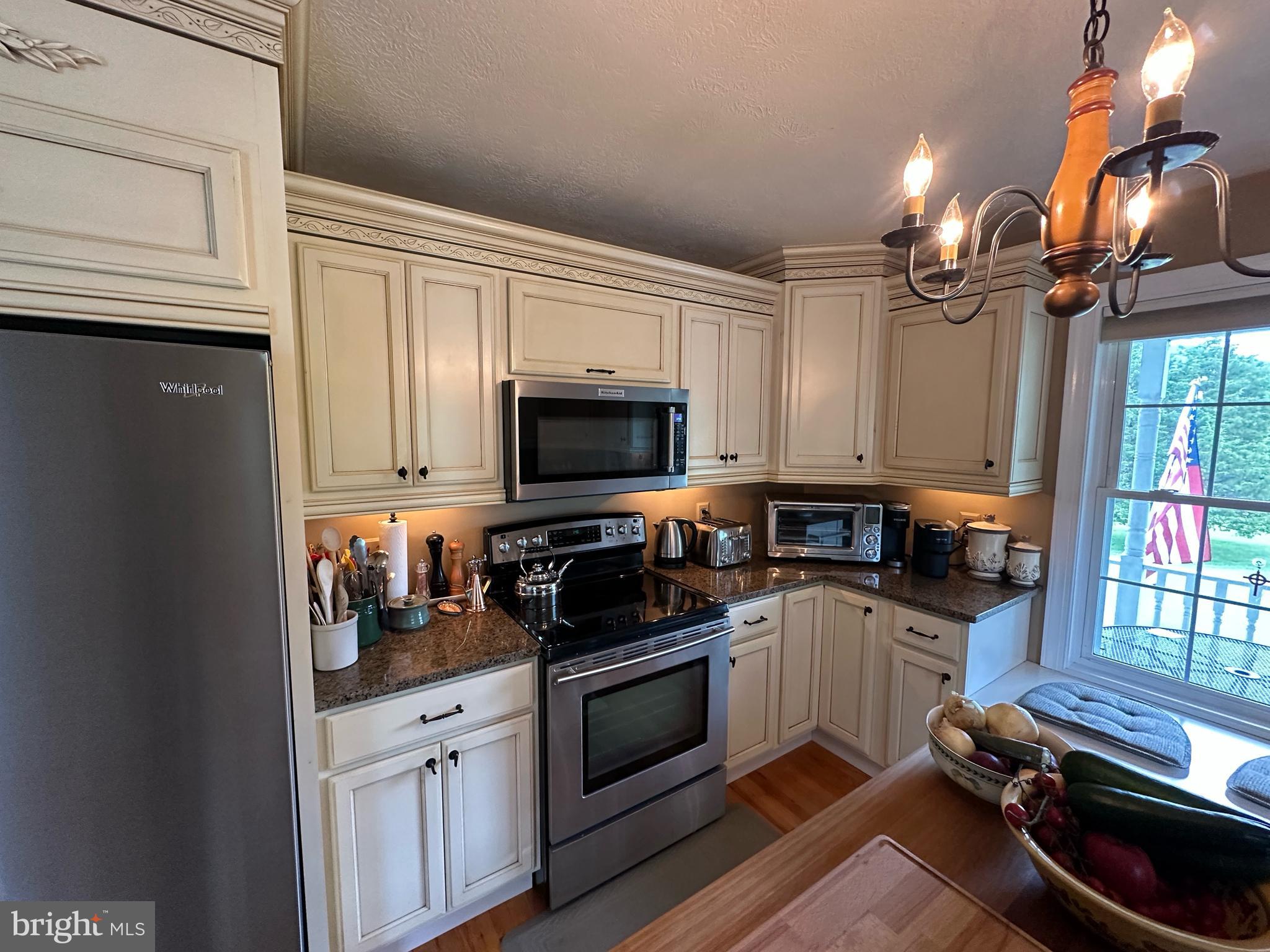 40 MEADOWBROOK COURT