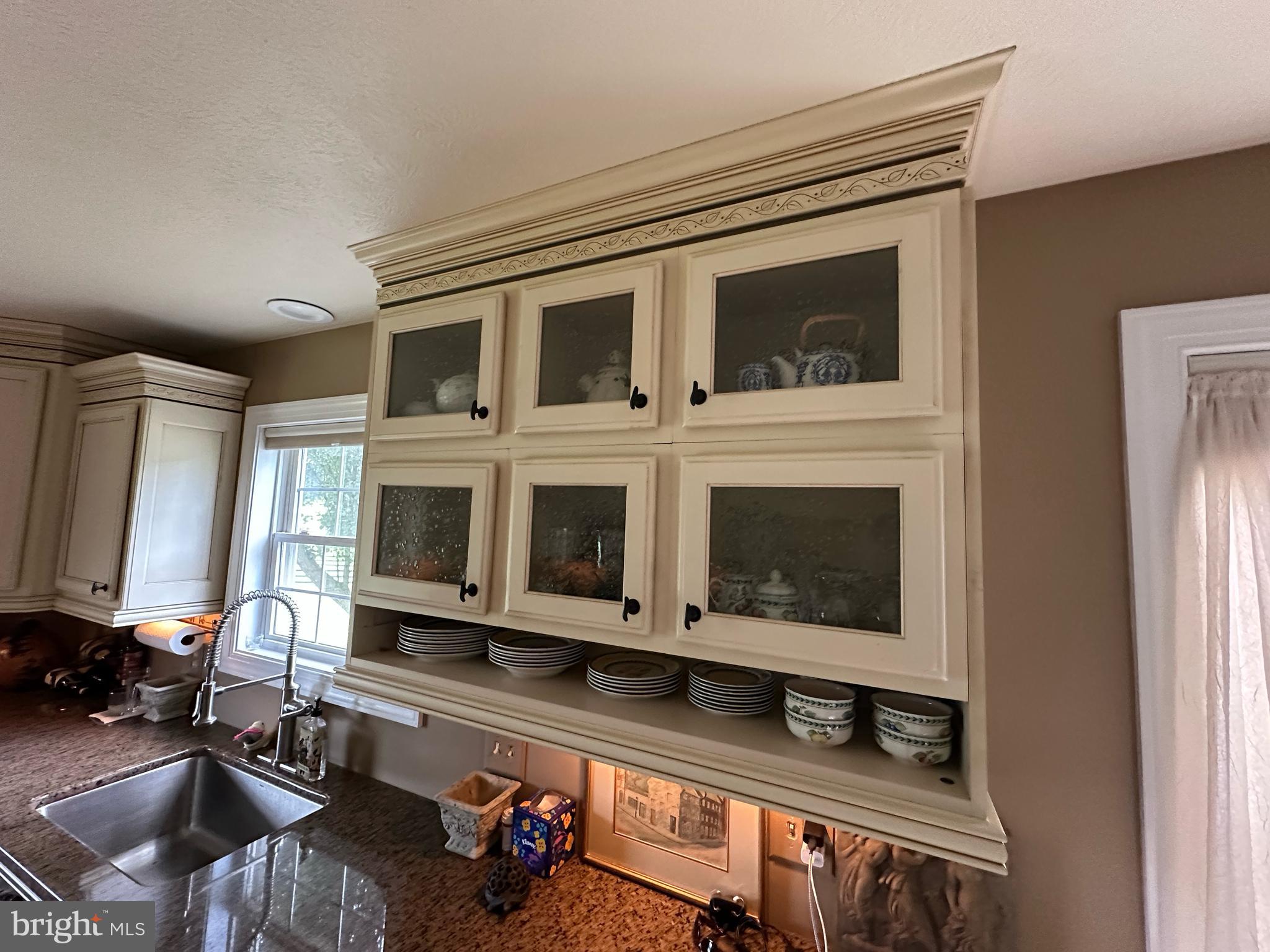 40 MEADOWBROOK COURT