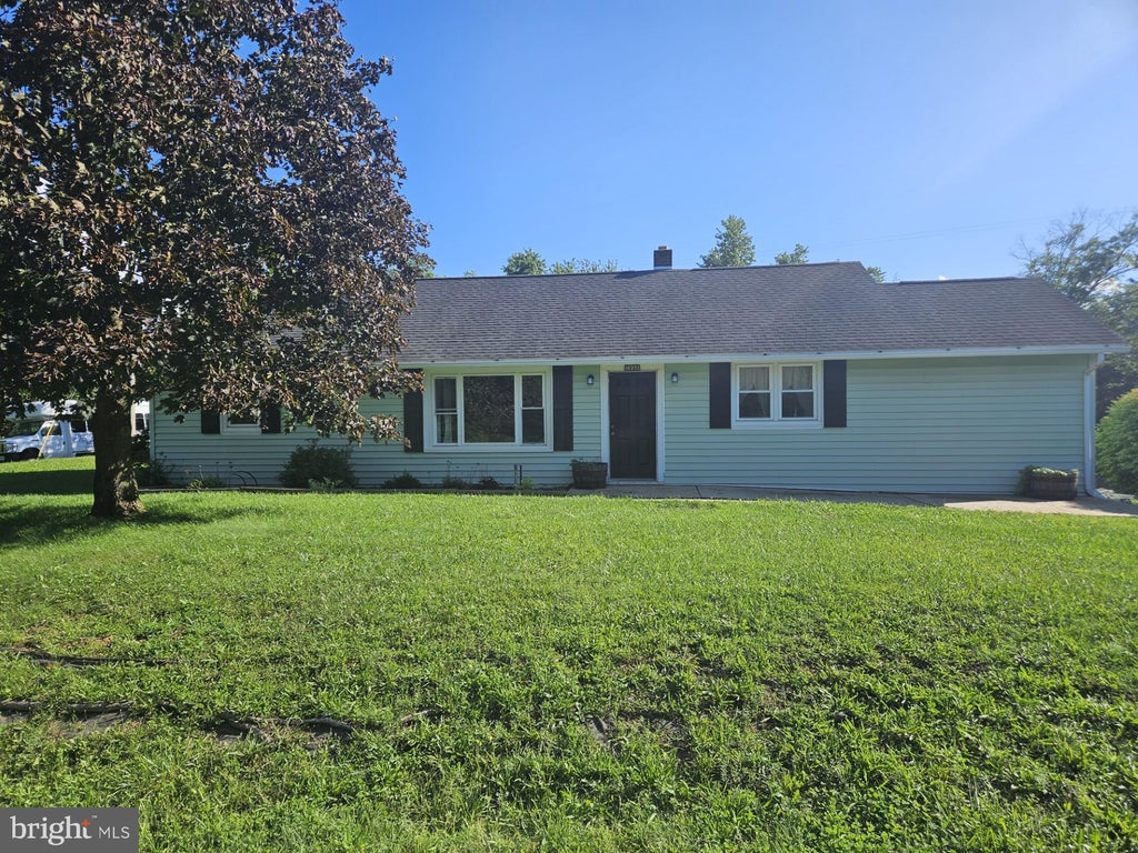 Photo of 16251 Mount Tabor Road, HAGERSTOWN, MD 21740 (MLS # MDWA2039590)