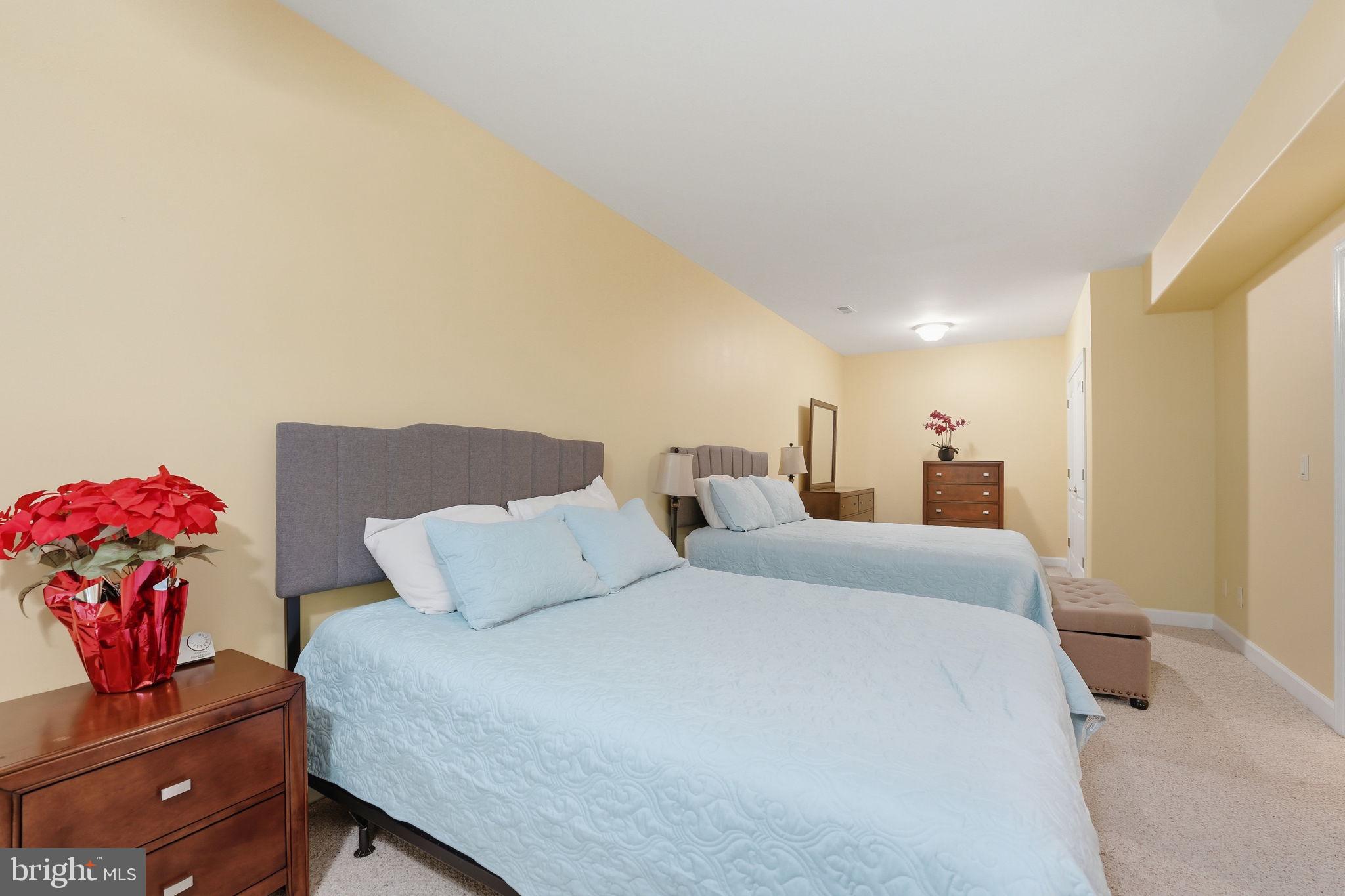 ASHBURN HILLS - Residential