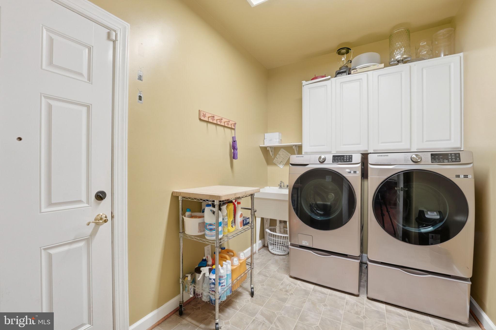 ASHBURN HILLS - Residential