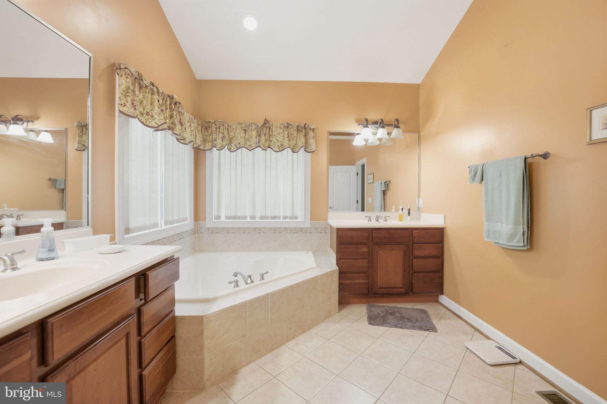 ASHBURN HILLS - Residential