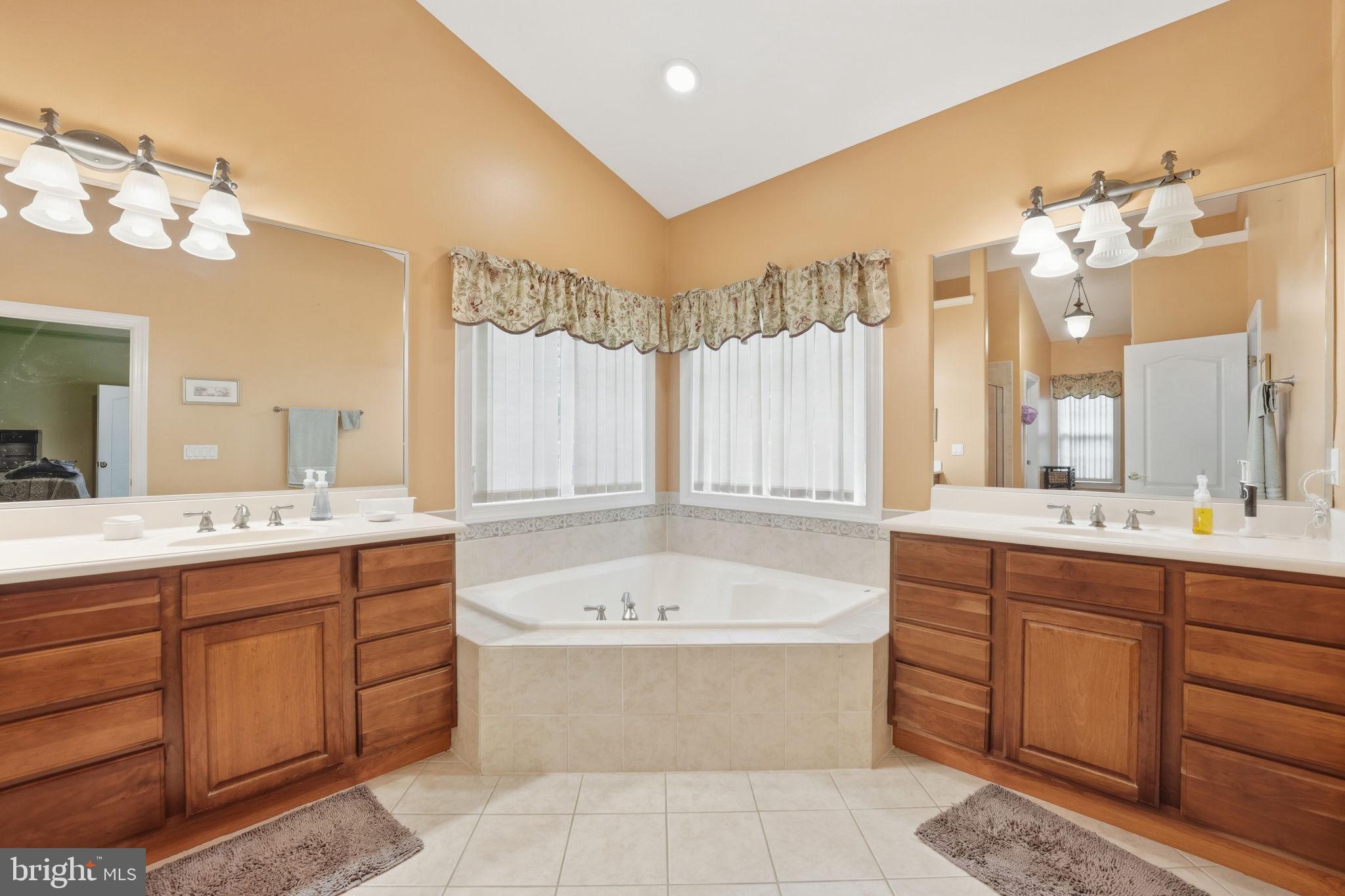 ASHBURN HILLS - Residential