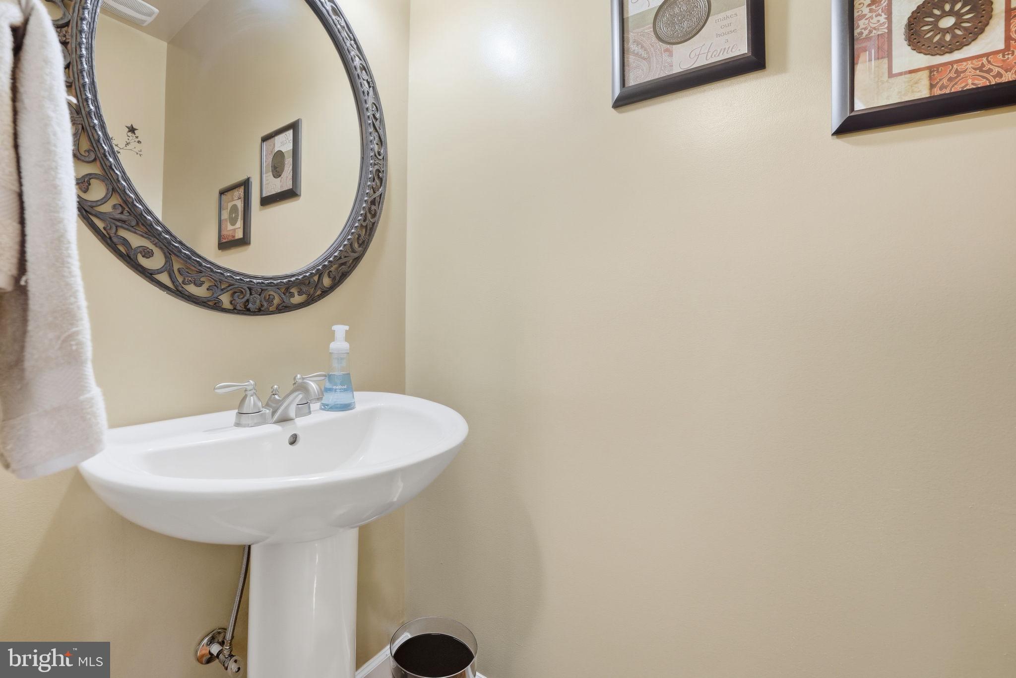 ASHBURN HILLS - Residential