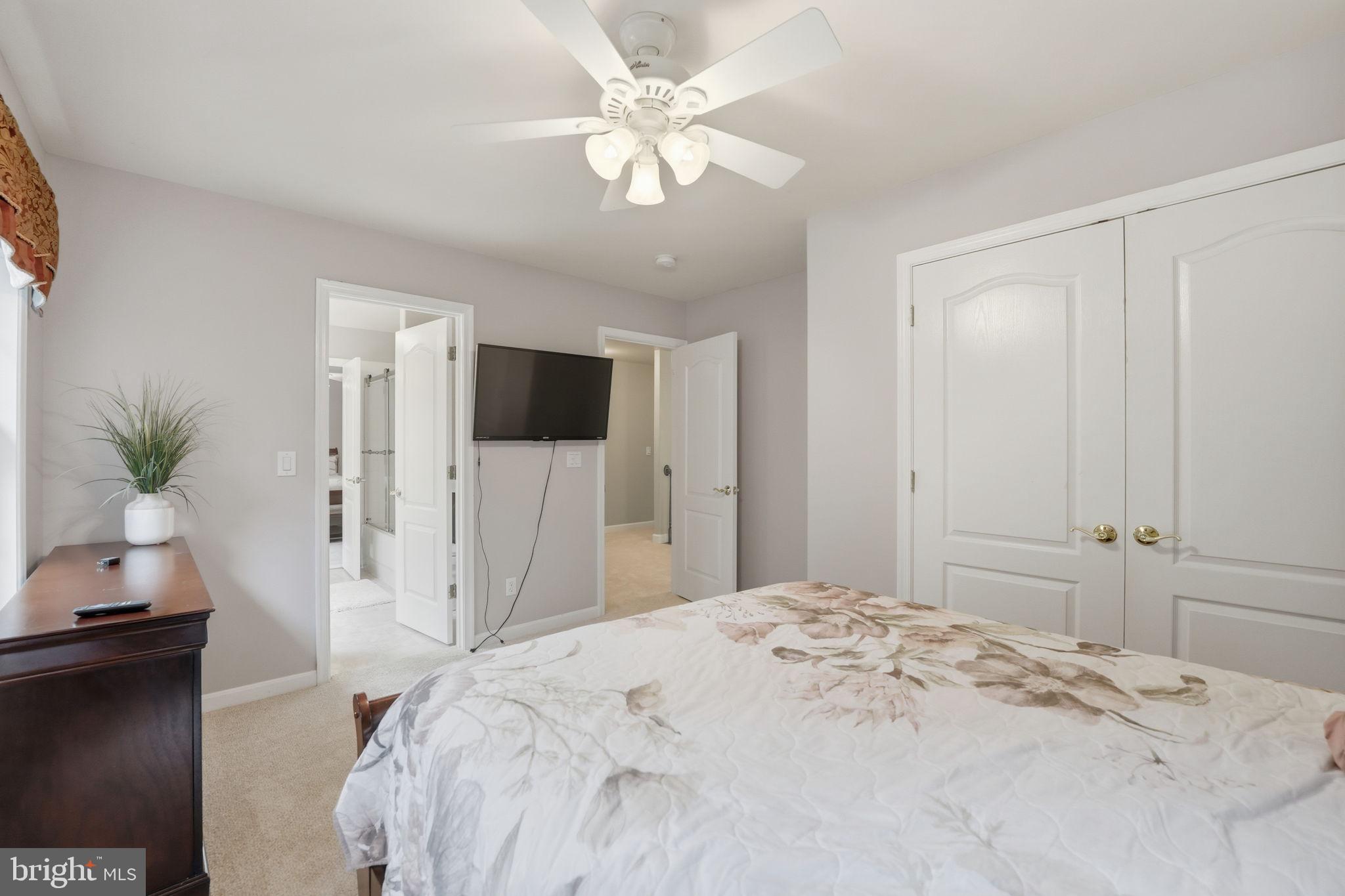 ASHBURN HILLS - Residential