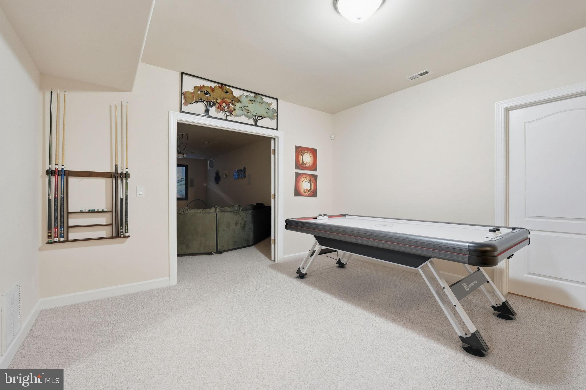 ASHBURN HILLS - Residential