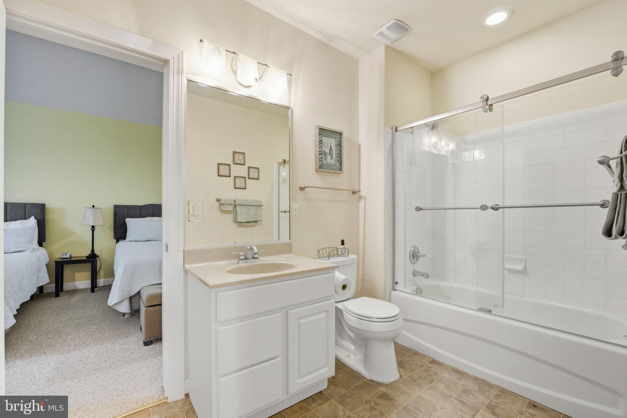 ASHBURN HILLS - Residential