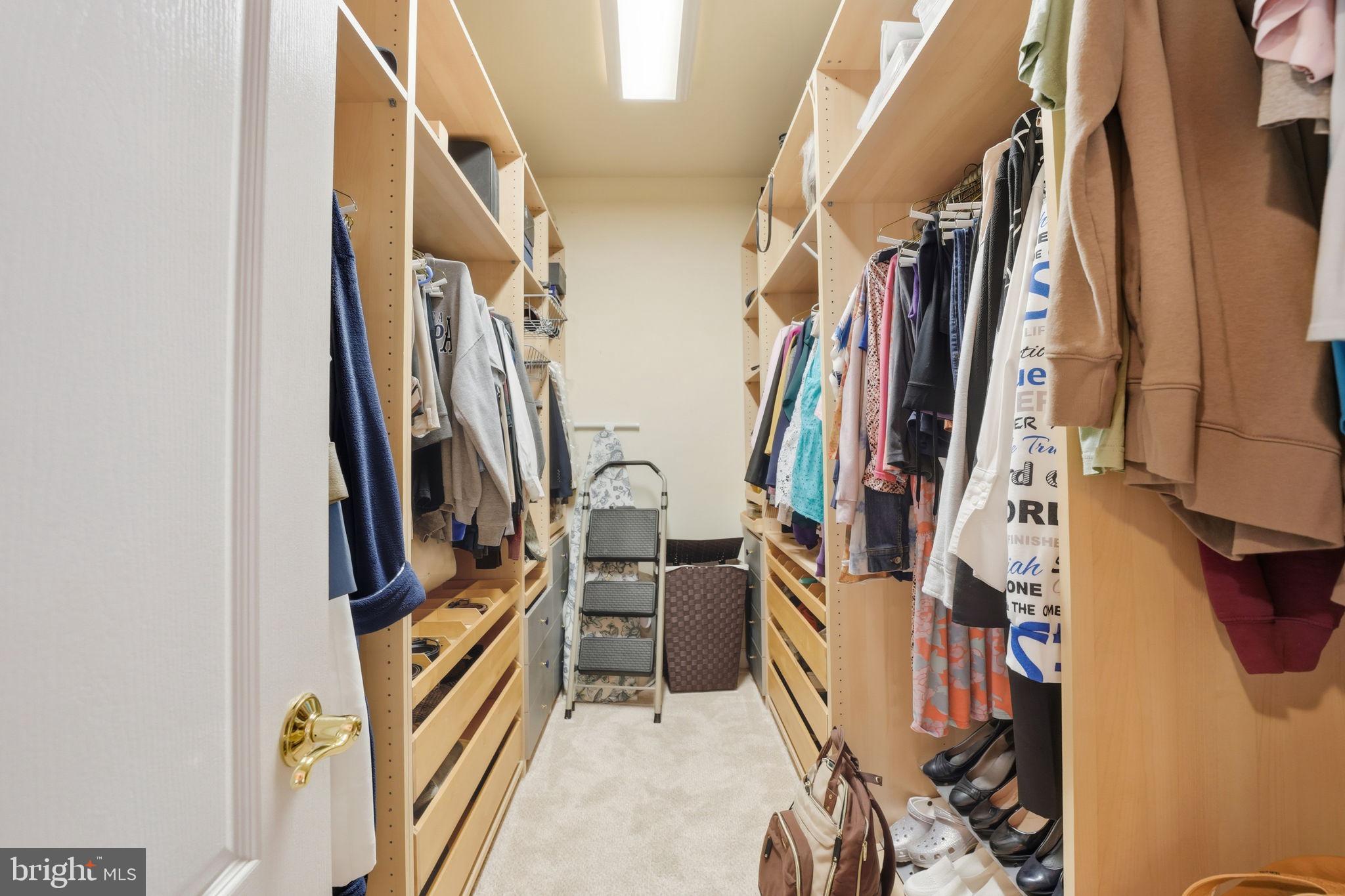 ASHBURN HILLS - Residential