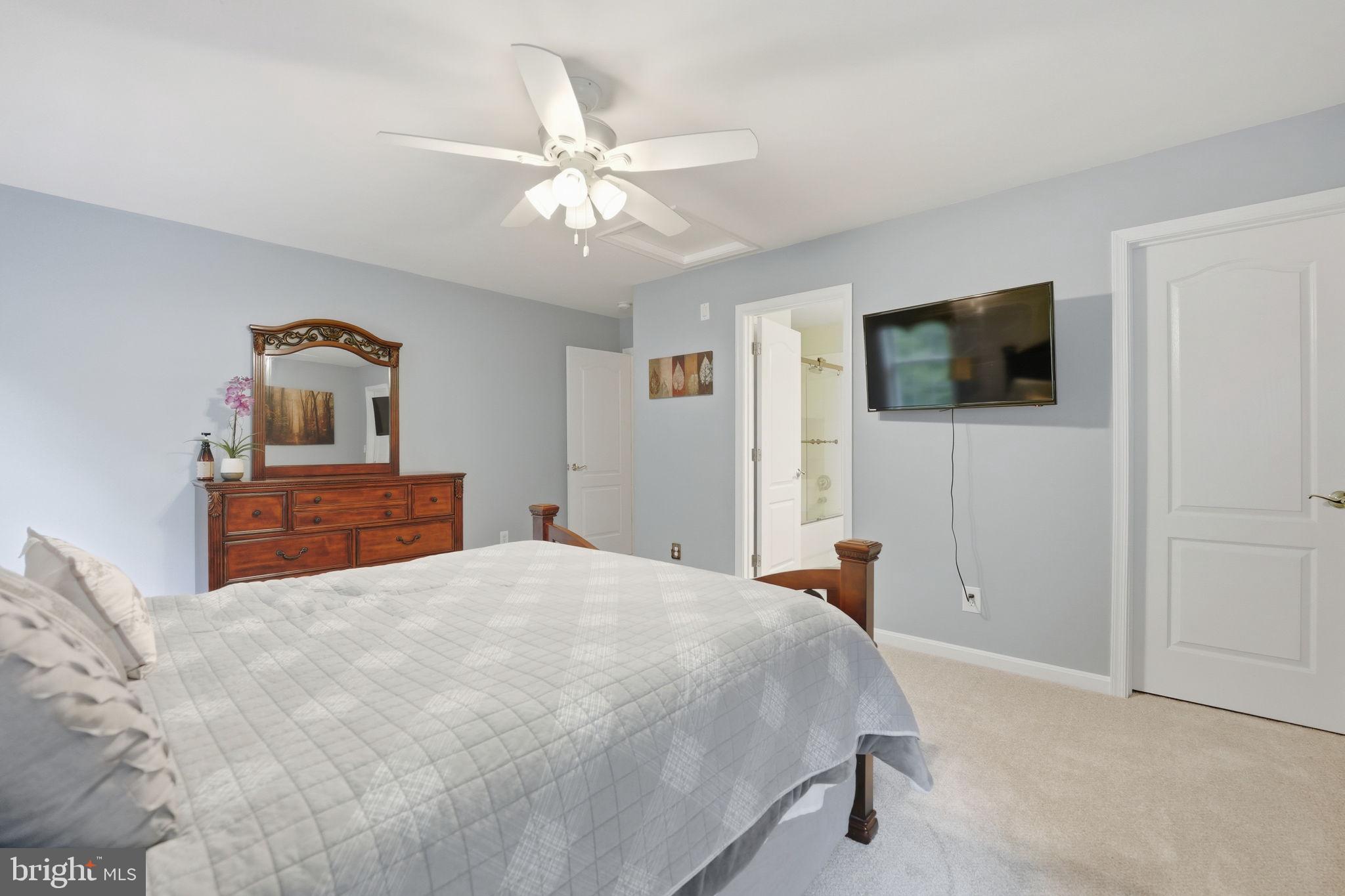 ASHBURN HILLS - Residential