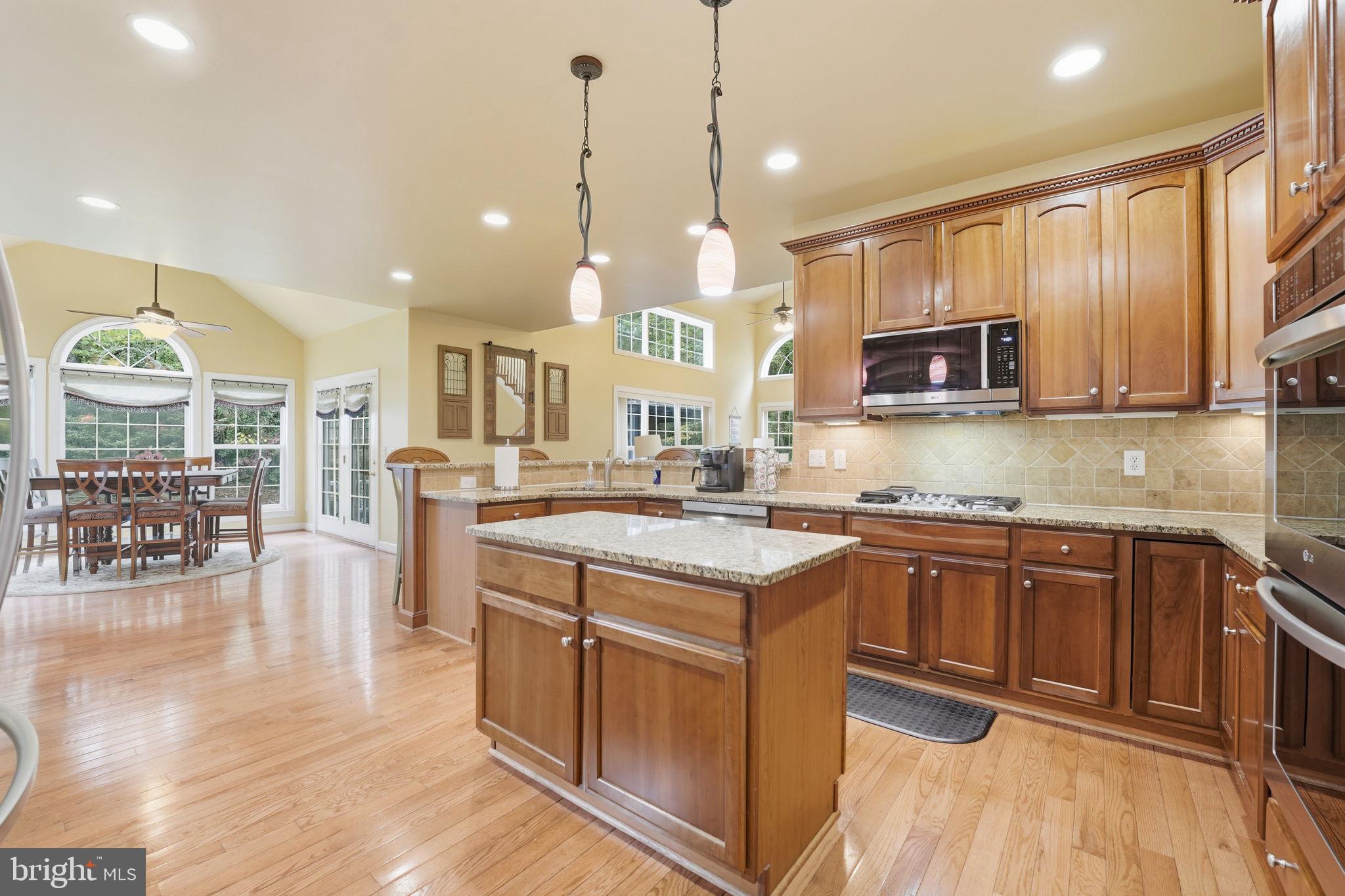 ASHBURN HILLS - Residential