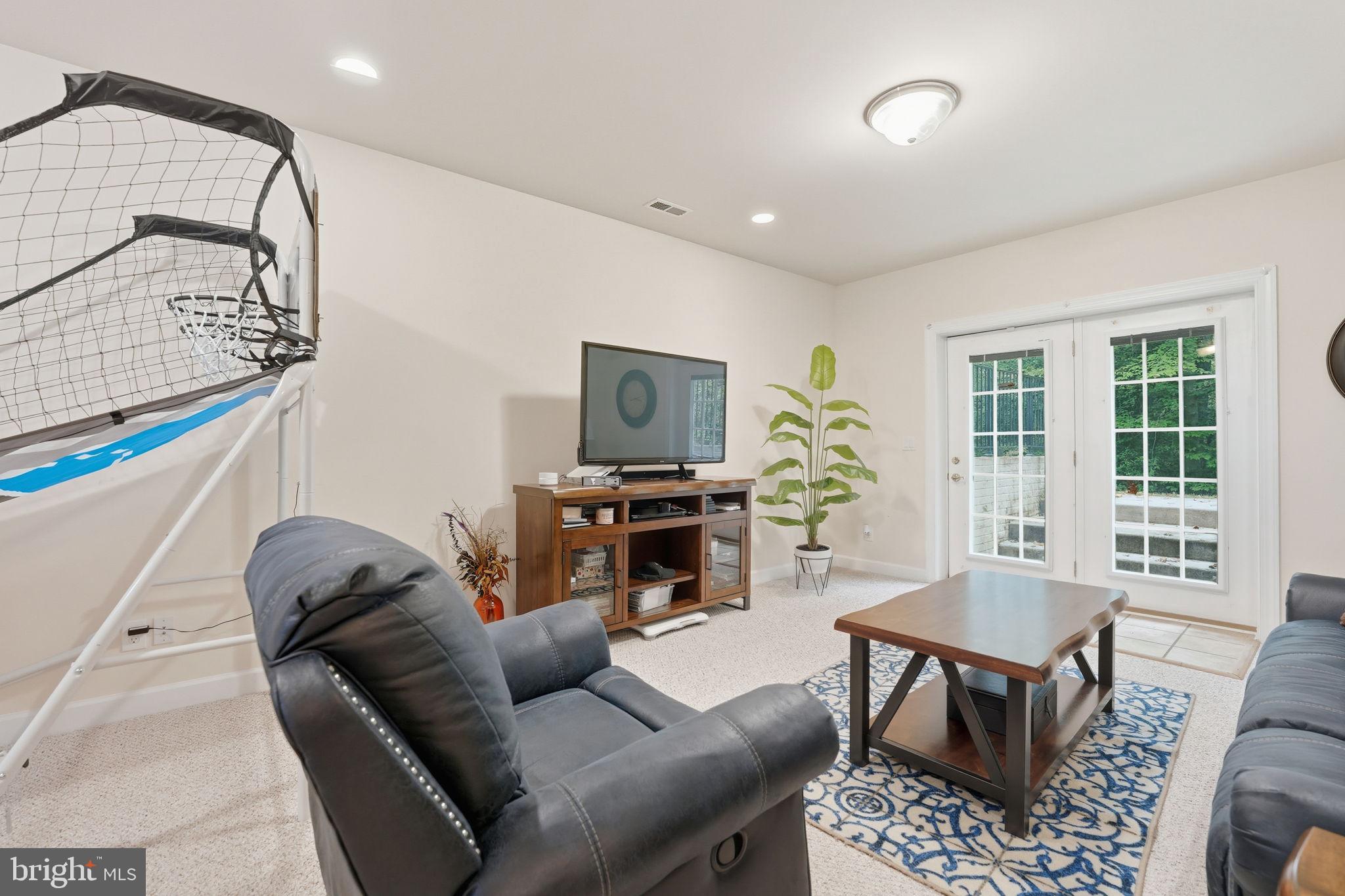 ASHBURN HILLS - Residential