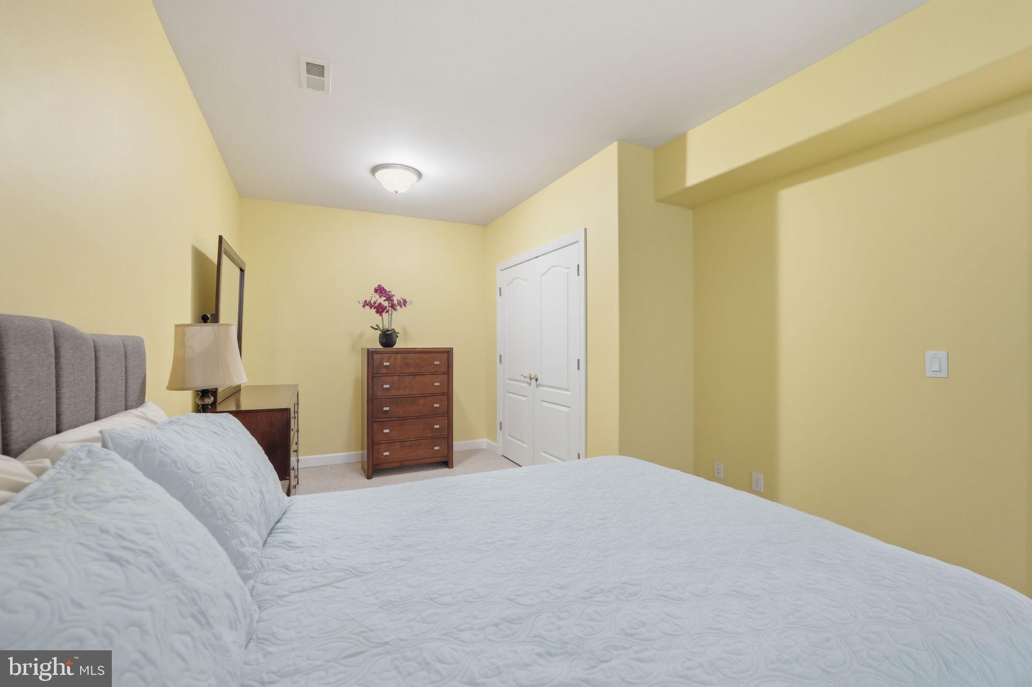 ASHBURN HILLS - Residential