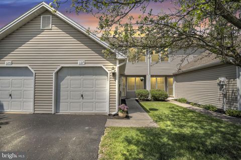 Townhouse For Sale - 127 Heron Way<br/> Cumberland County, CARLISLE, PA 17013