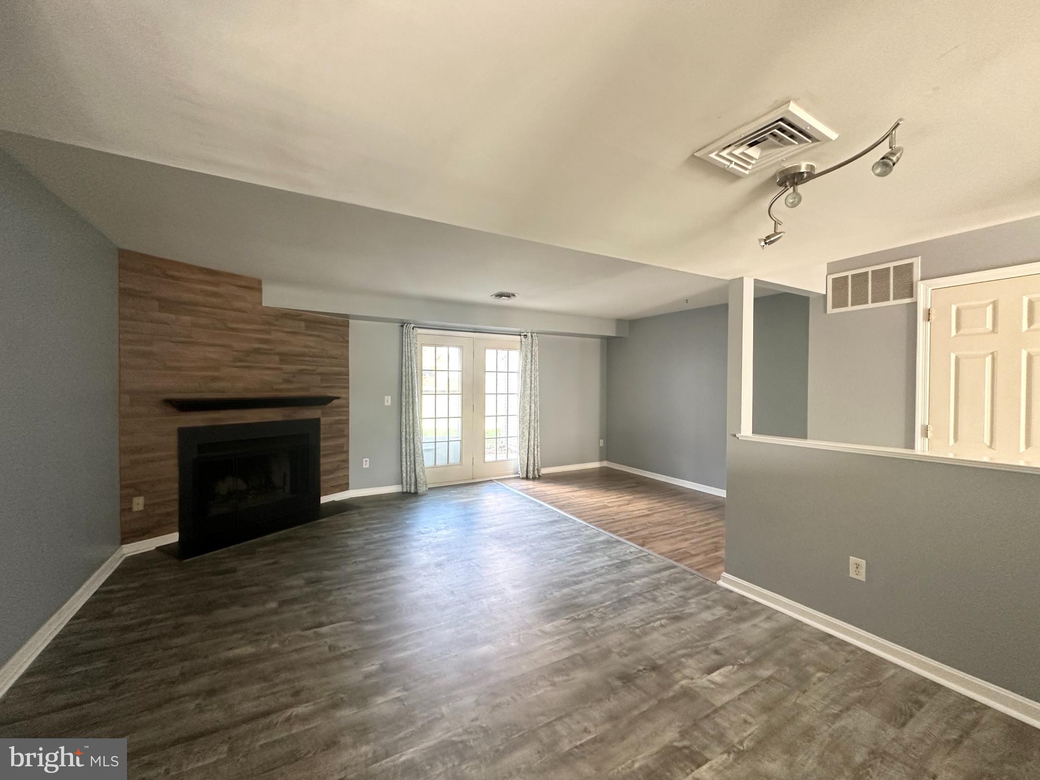 ROCKLEDGE PALMYRA PA - Residential Lease