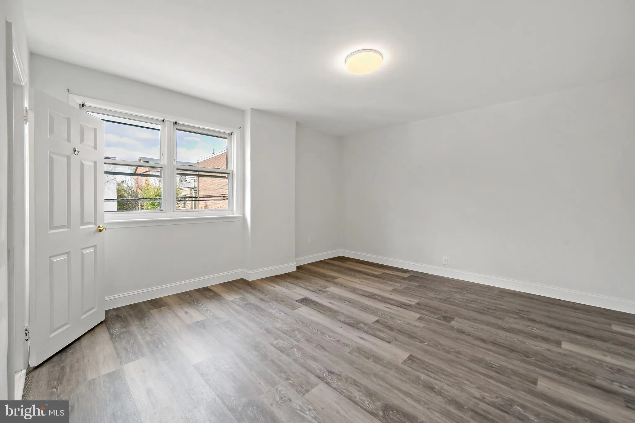 Philadelphia, Pennsylvania 19147, United States, 2 Bedrooms Bedrooms, ,2 BathroomsBathrooms,Residential,Pending,20130