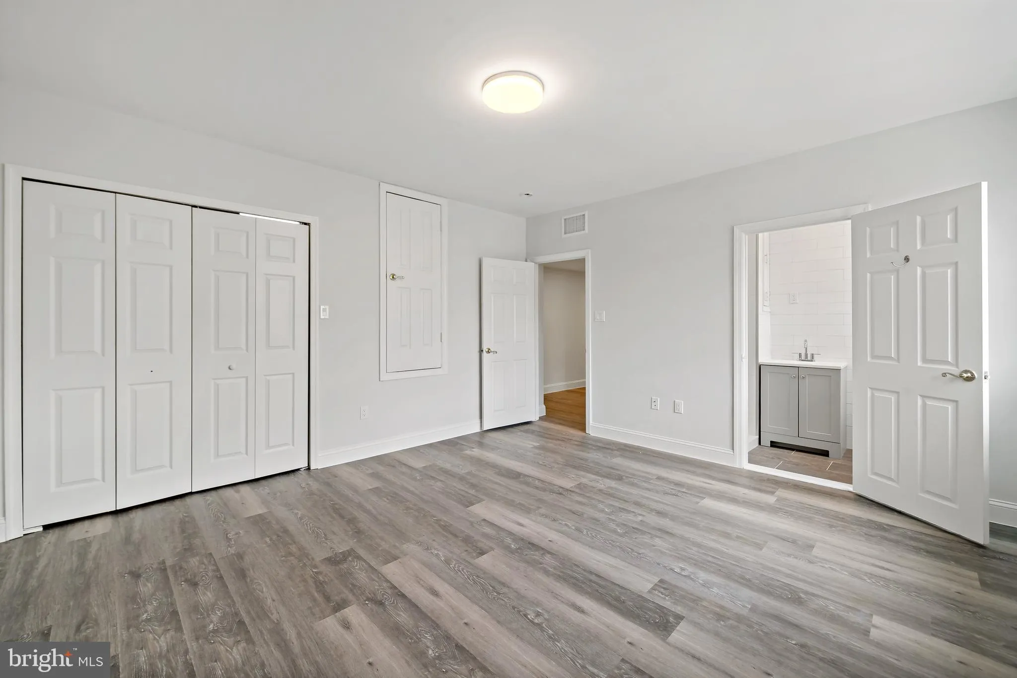 Philadelphia, Pennsylvania 19147, United States, 2 Bedrooms Bedrooms, ,2 BathroomsBathrooms,Residential,Pending,20130