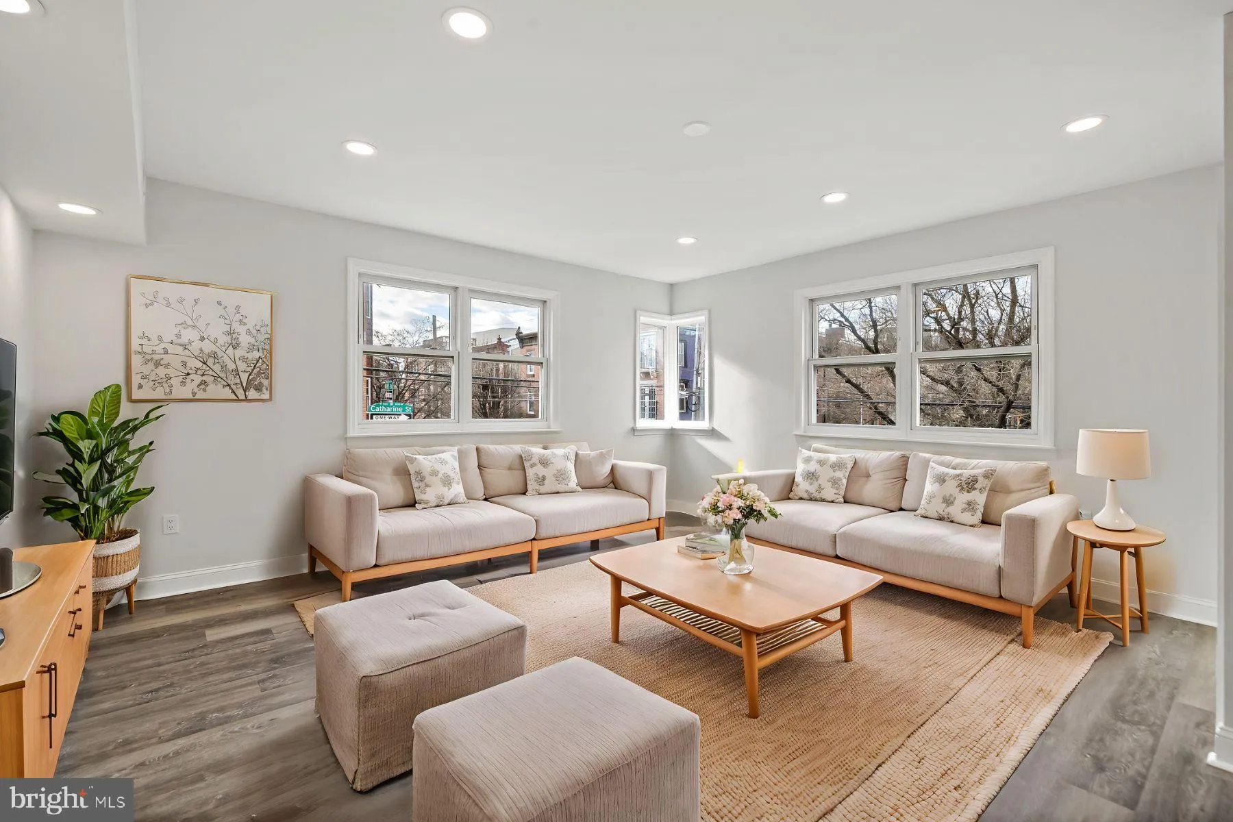 Philadelphia, Pennsylvania 19147, United States, 2 Bedrooms Bedrooms, ,2 BathroomsBathrooms,Residential,Pending,20130