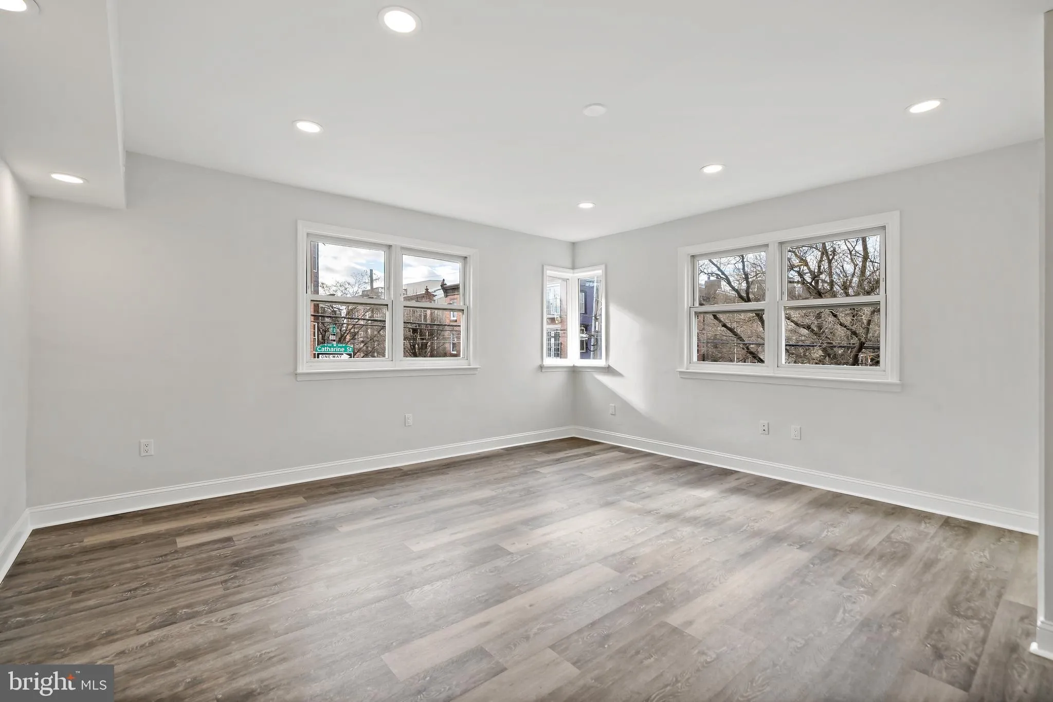 Philadelphia, Pennsylvania 19147, United States, 2 Bedrooms Bedrooms, ,2 BathroomsBathrooms,Residential,Pending,20130