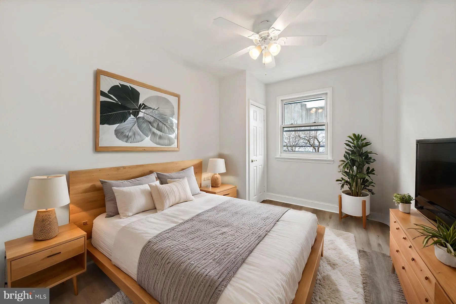 Philadelphia, Pennsylvania 19147, United States, 2 Bedrooms Bedrooms, ,2 BathroomsBathrooms,Residential,Pending,20130