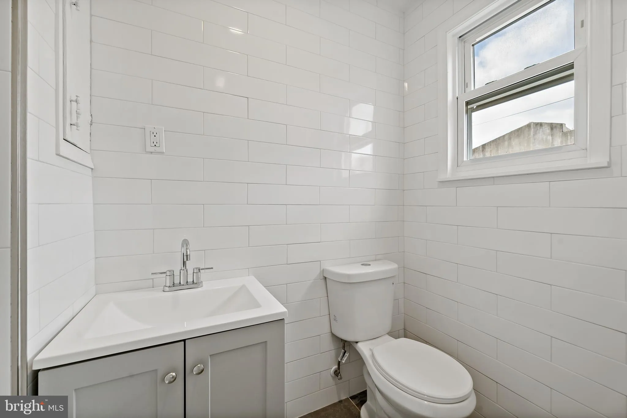 Philadelphia, Pennsylvania 19147, United States, 2 Bedrooms Bedrooms, ,2 BathroomsBathrooms,Residential,Pending,20130