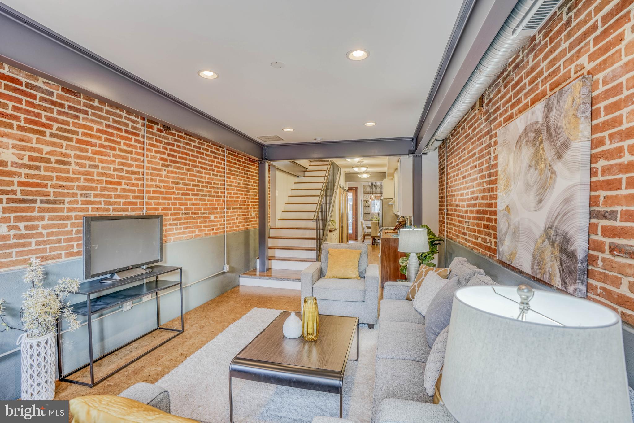 LOCUST POINT - Residential