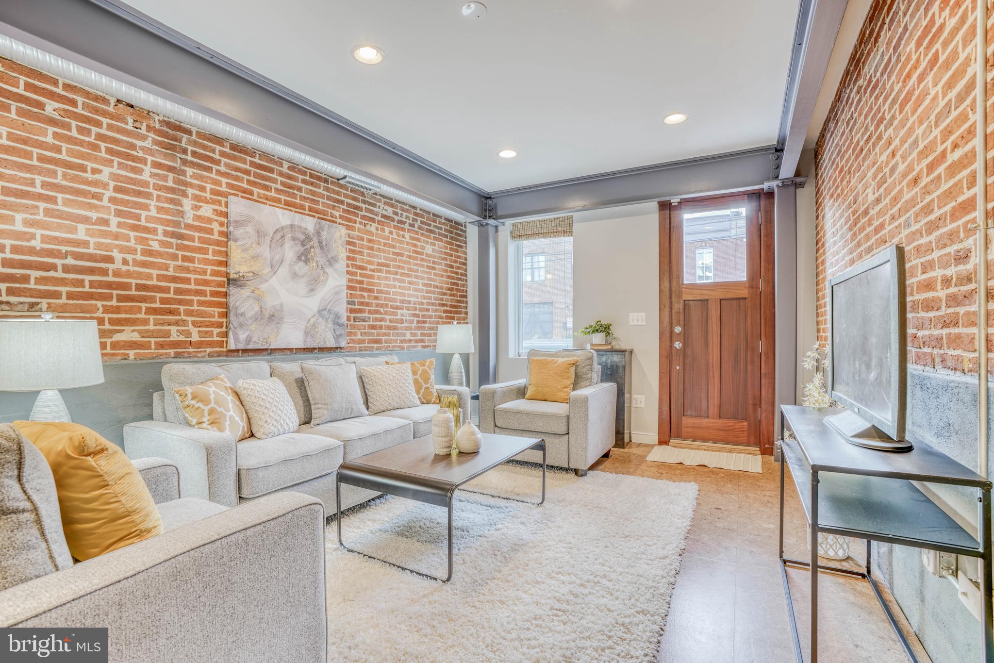 LOCUST POINT - Residential