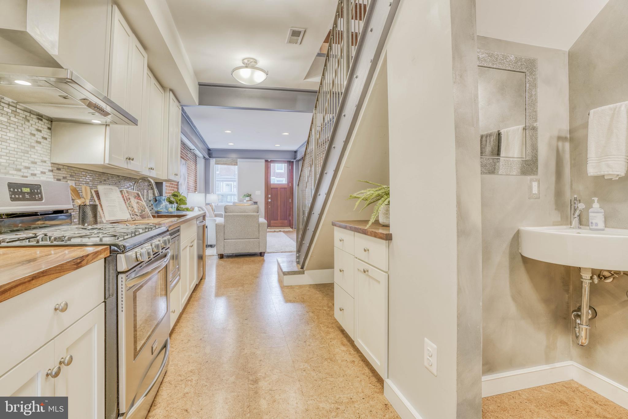 LOCUST POINT - Residential