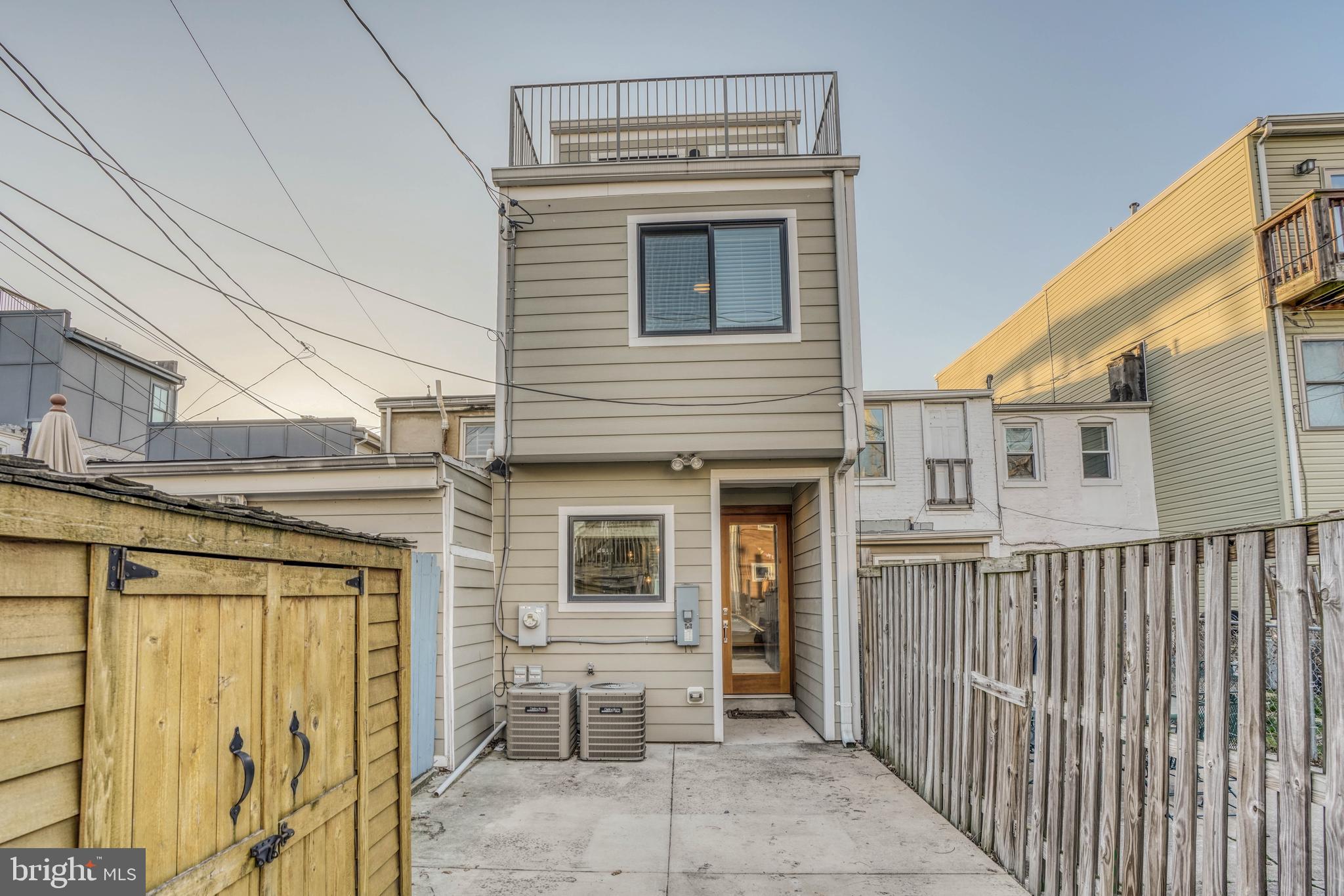 LOCUST POINT - Residential