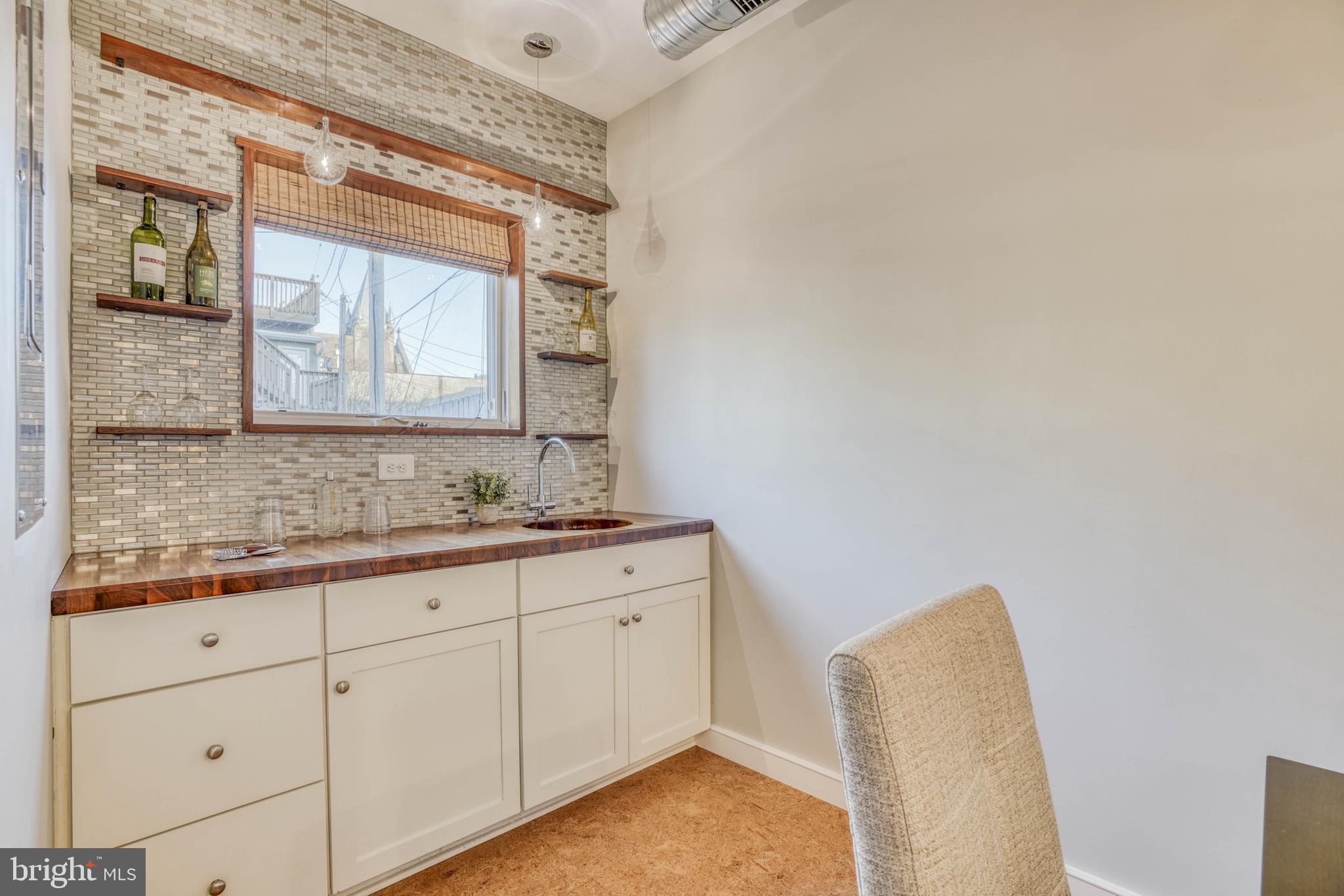 LOCUST POINT - Residential