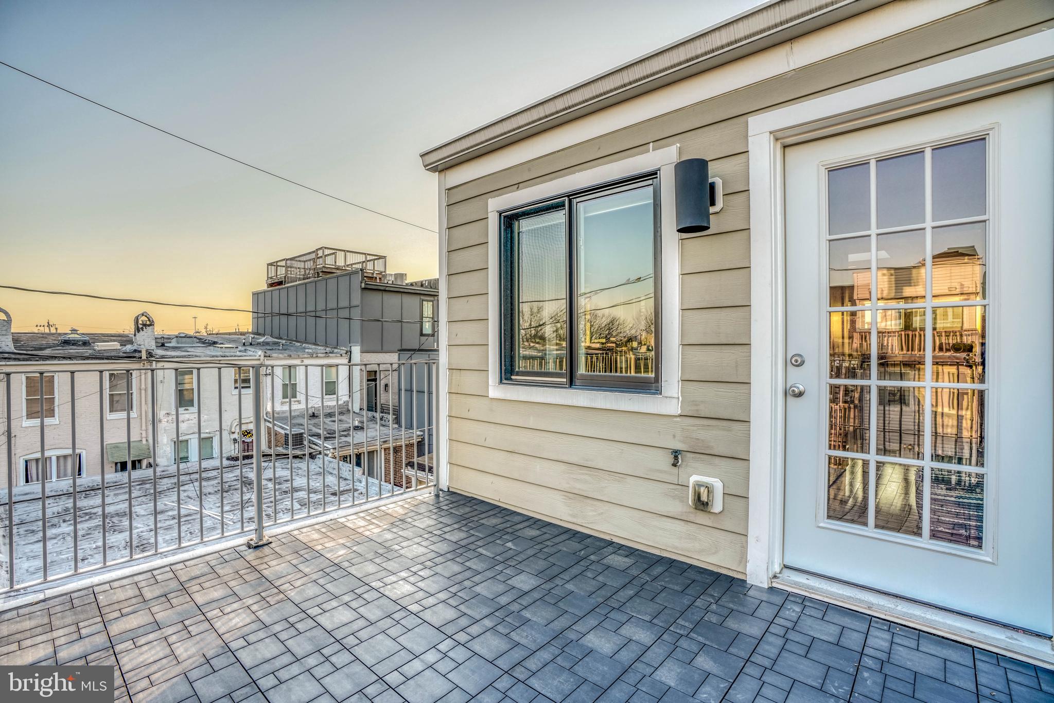 LOCUST POINT - Residential