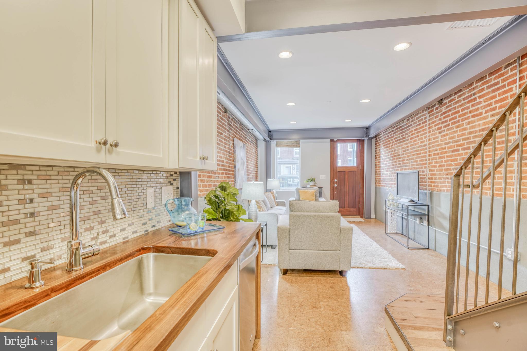 LOCUST POINT - Residential