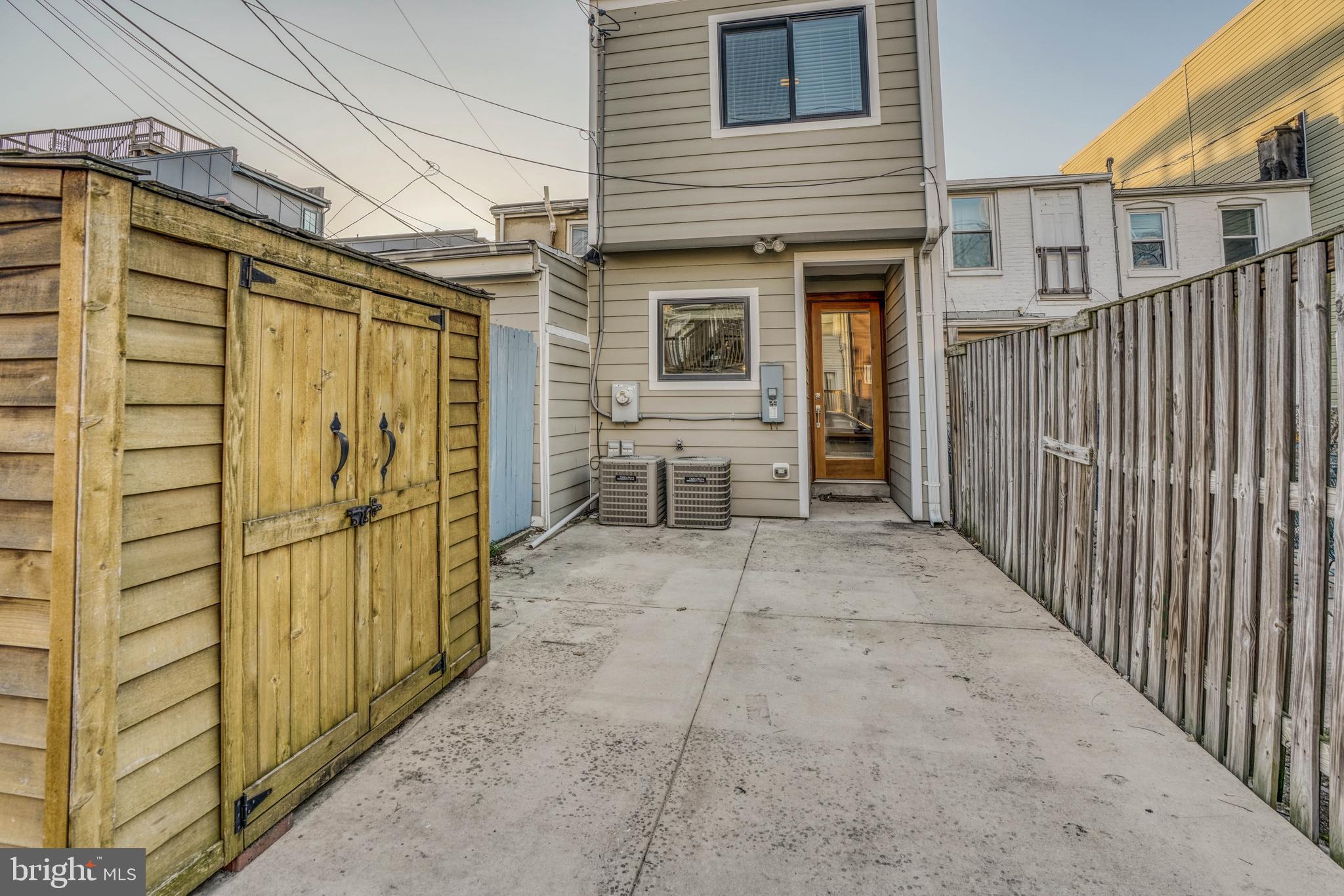 LOCUST POINT - Residential