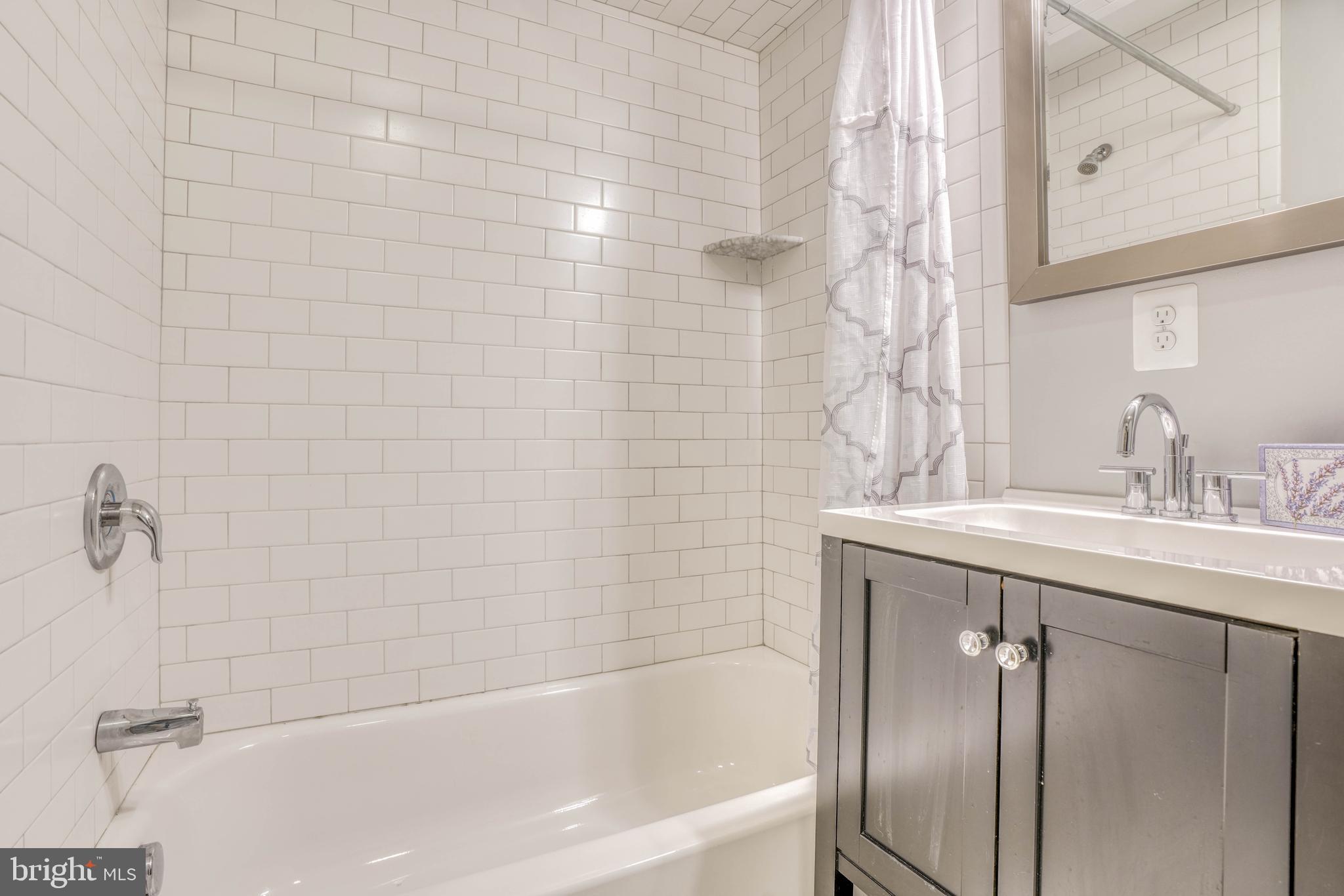 LOCUST POINT - Residential