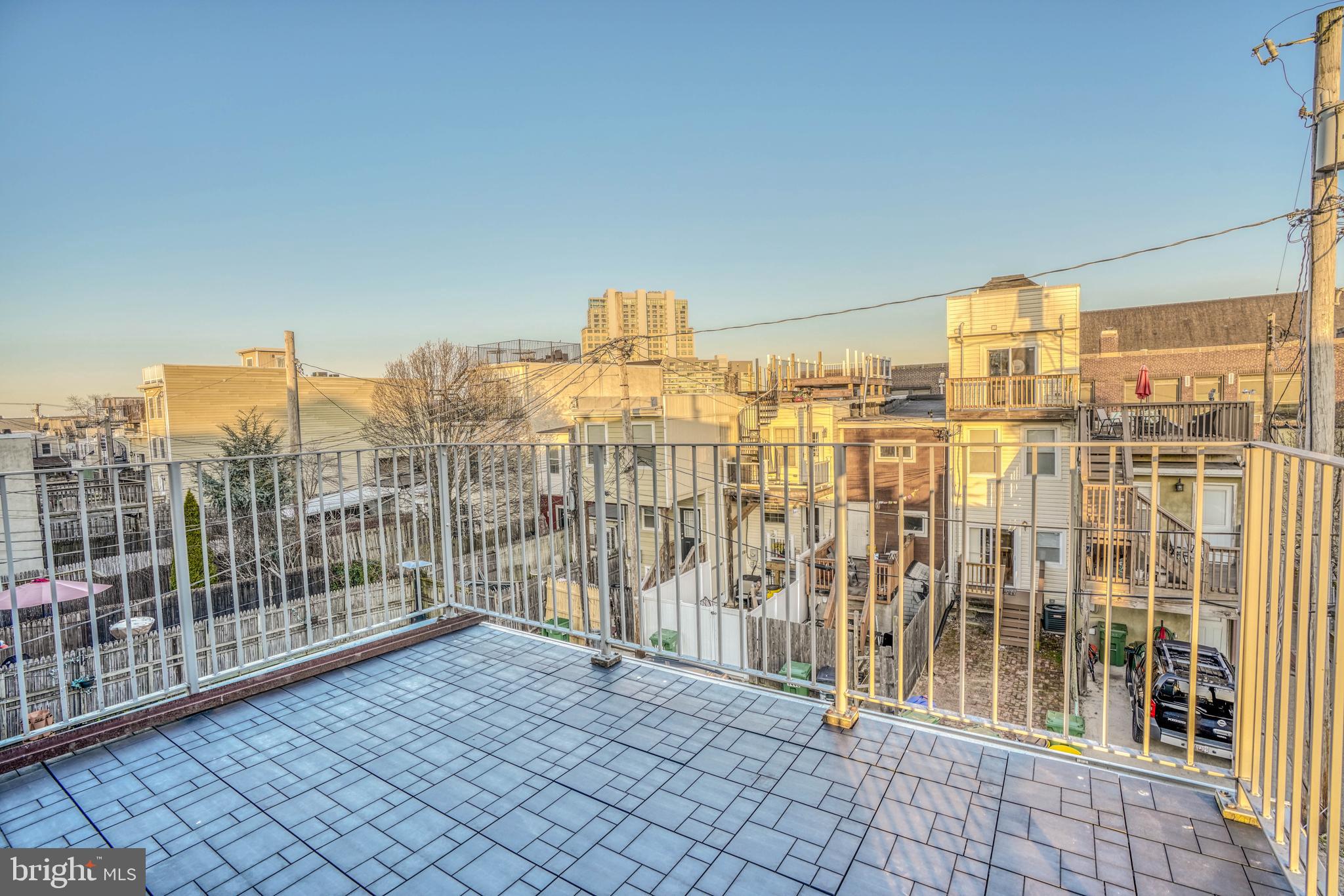 LOCUST POINT - Residential