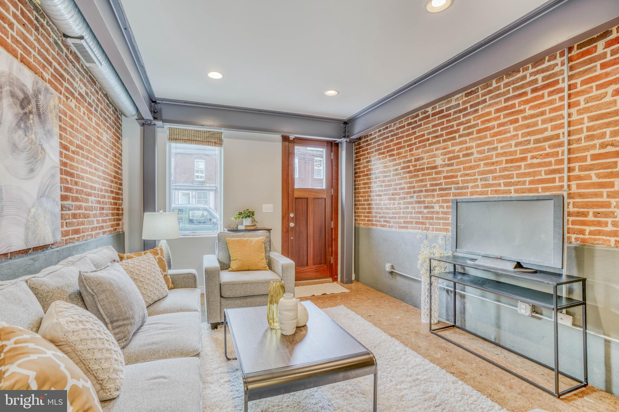 LOCUST POINT - Residential