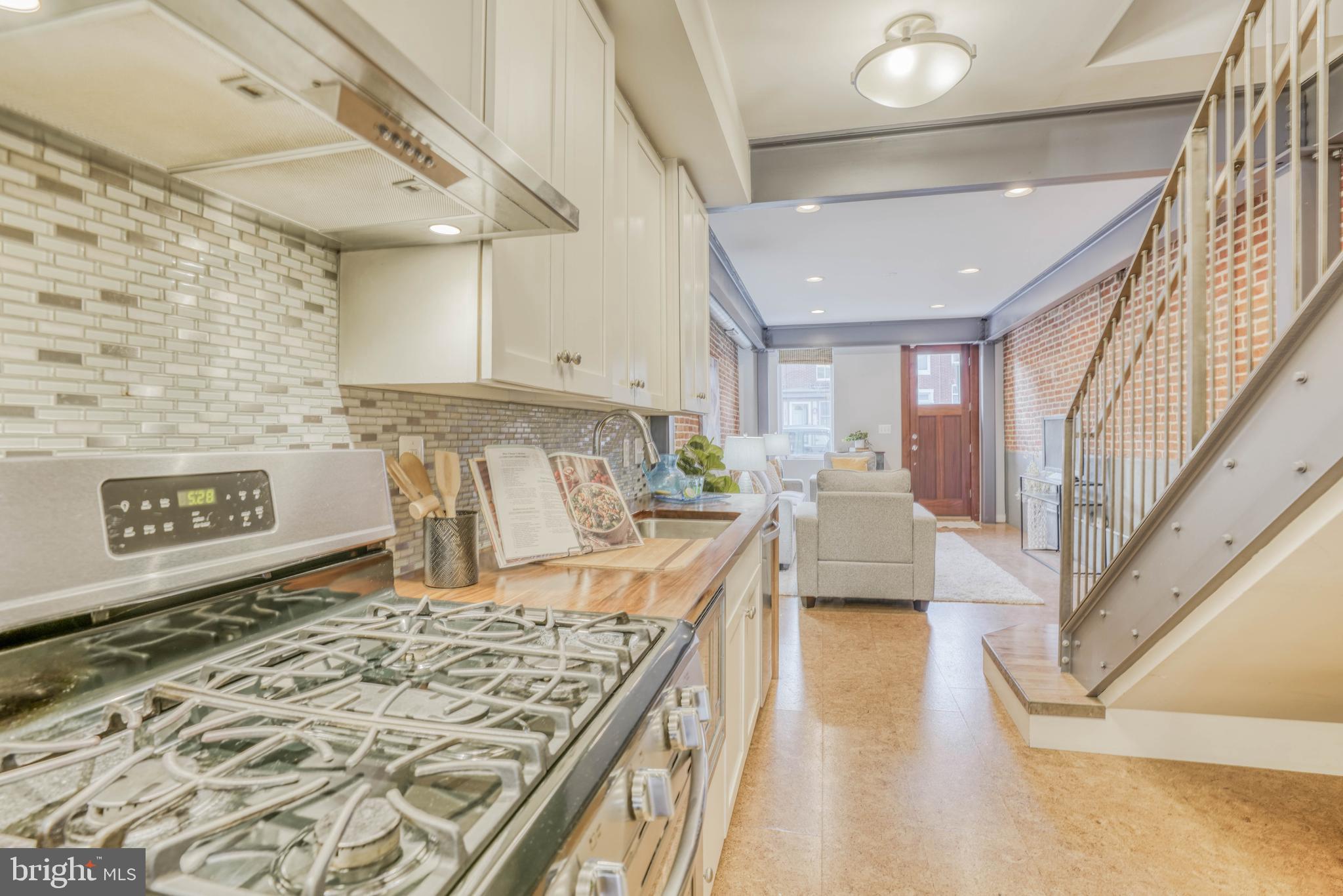 LOCUST POINT - Residential