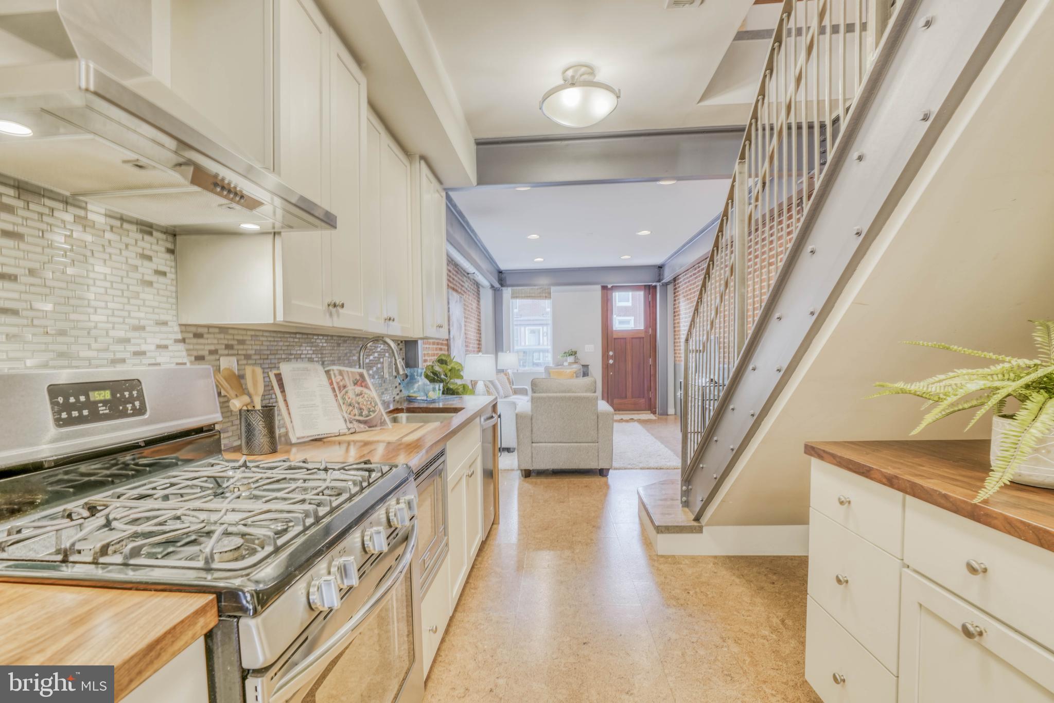 LOCUST POINT - Residential