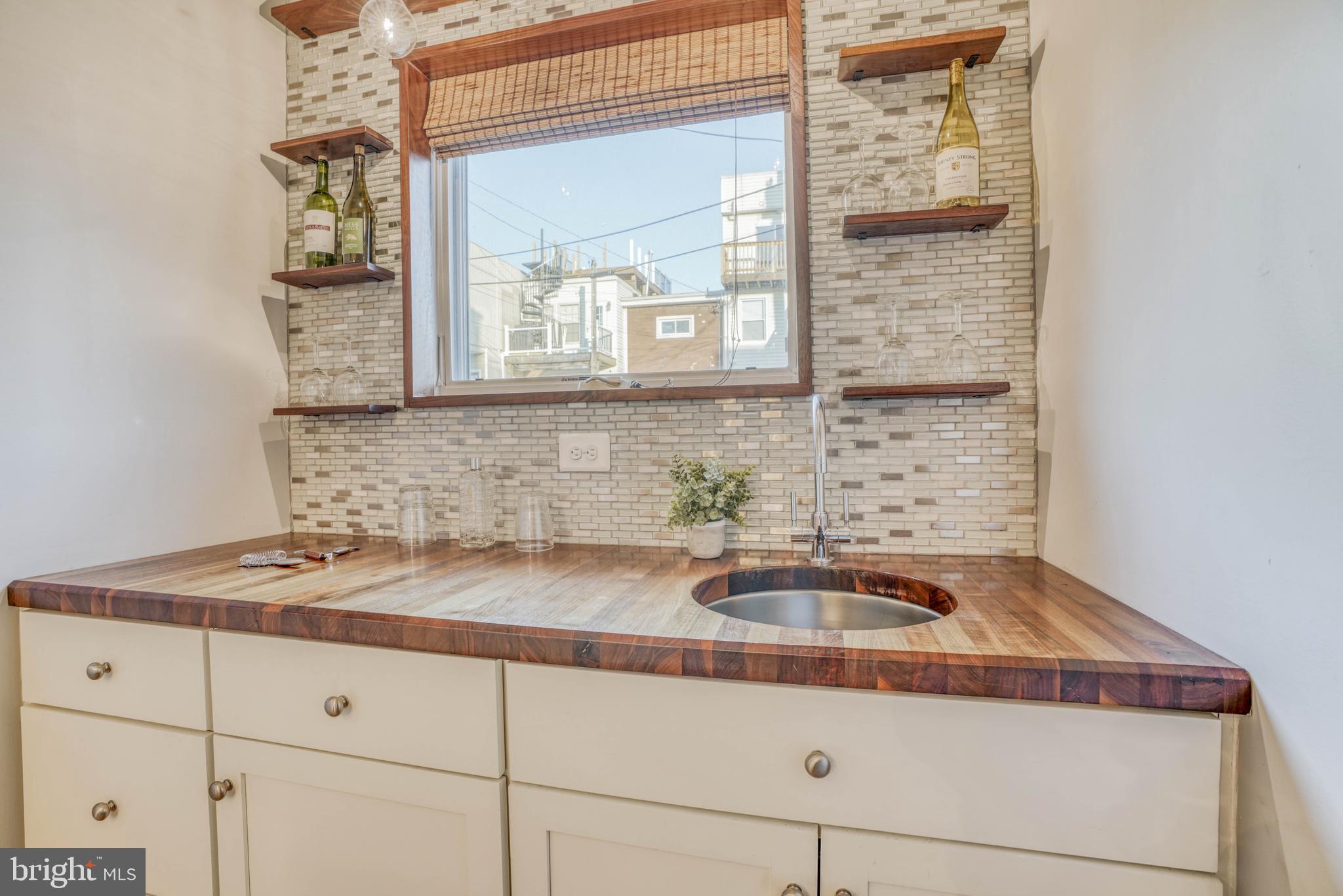 LOCUST POINT - Residential