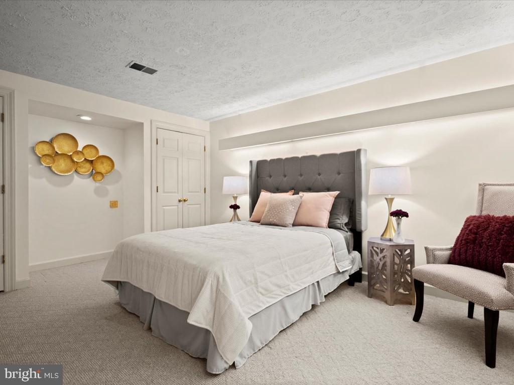 WELLINGTON/CLOVERHILL - Residential