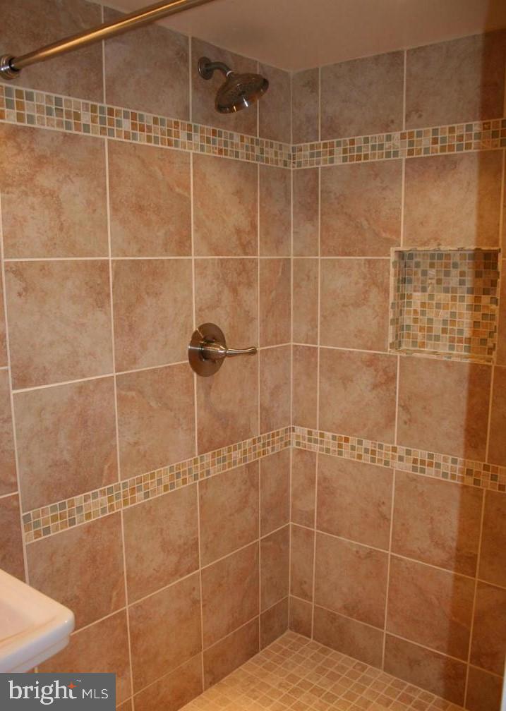 HARBOR VIEW - Residential Lease