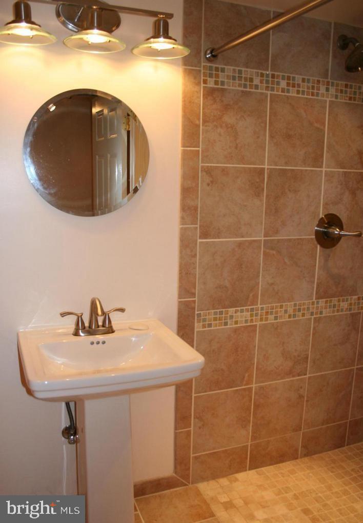 HARBOR VIEW - Residential Lease