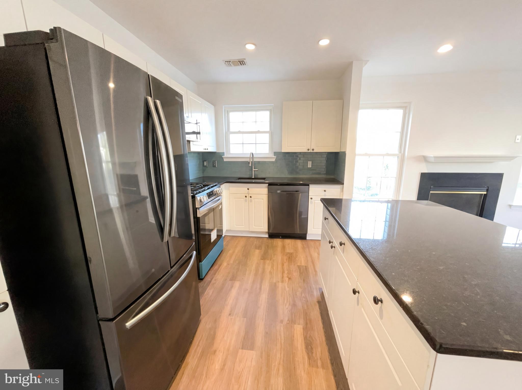 FAIR LAKES - Residential