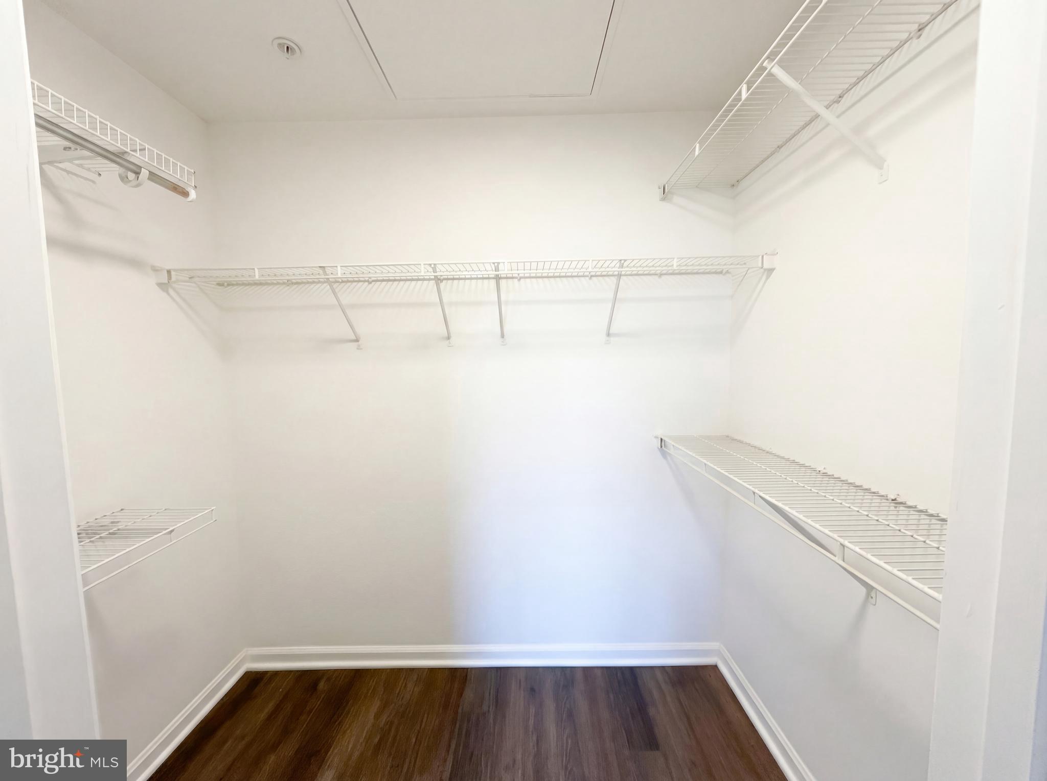 FAIR LAKES - Residential