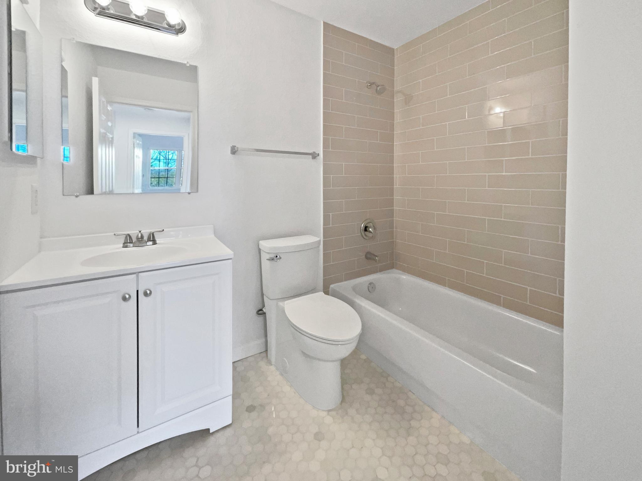 FAIR LAKES - Residential