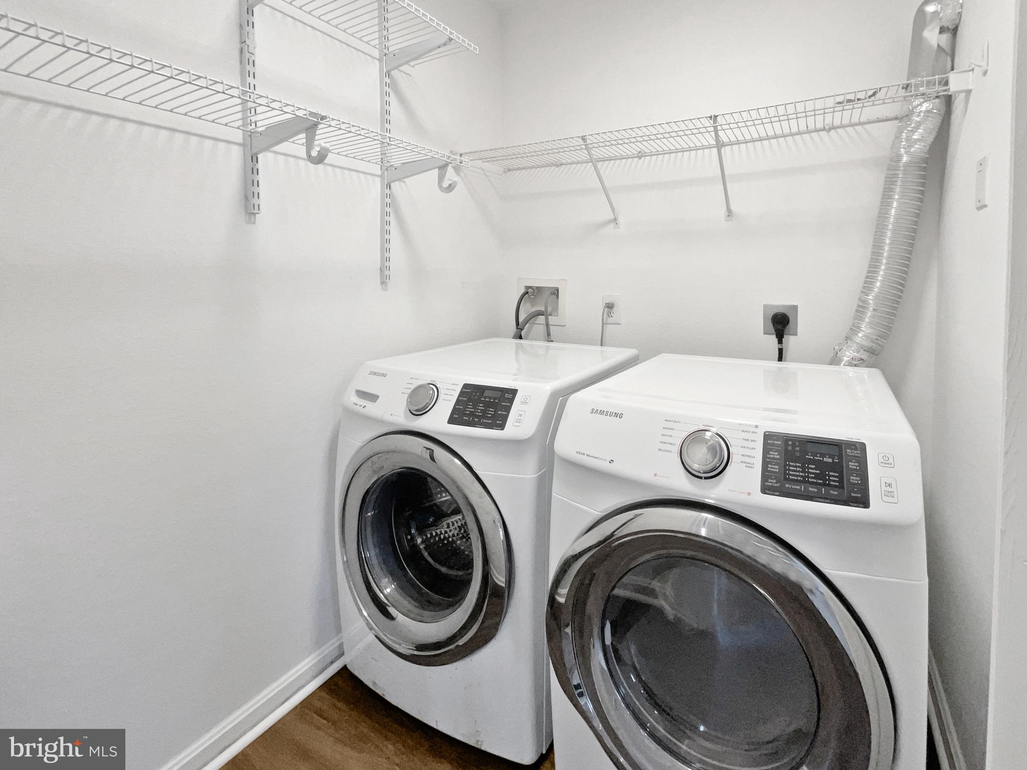 FAIR LAKES - Residential