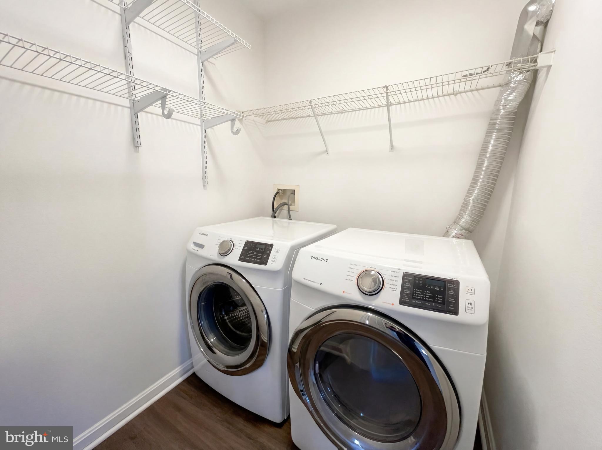 FAIR LAKES - Residential