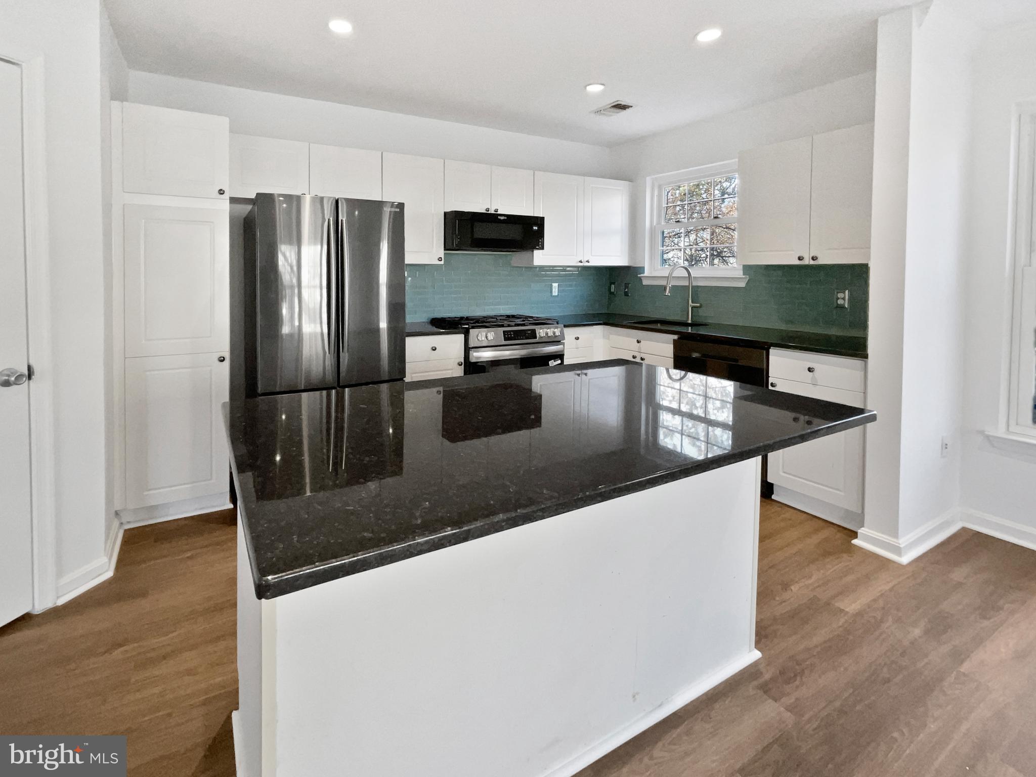 FAIR LAKES - Residential